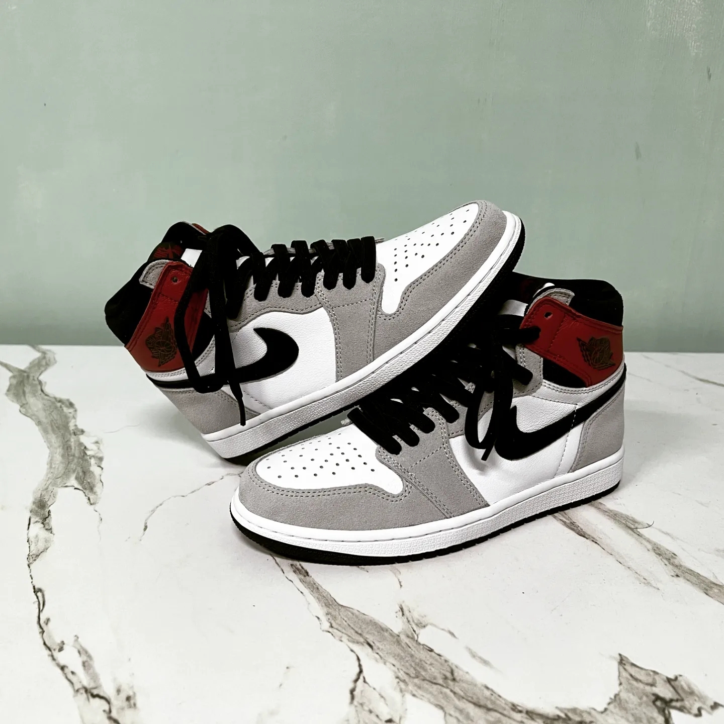 Jordan 1 Retro High OG Light Smoke Grey 착용 스타일 - 1
