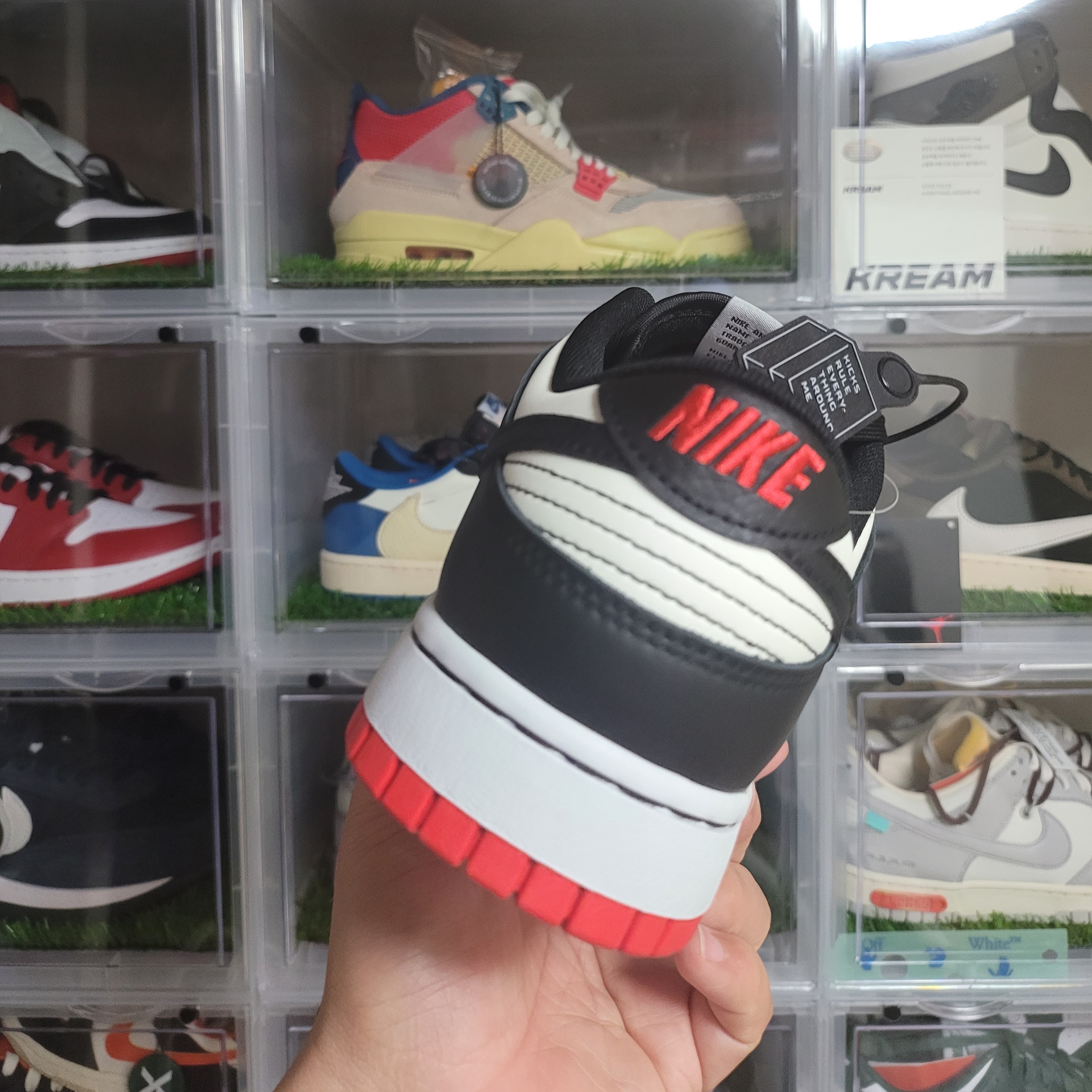 Nike x NBA Dunk Low Retro EMB Black and Chile Red 착용 스타일 - 4