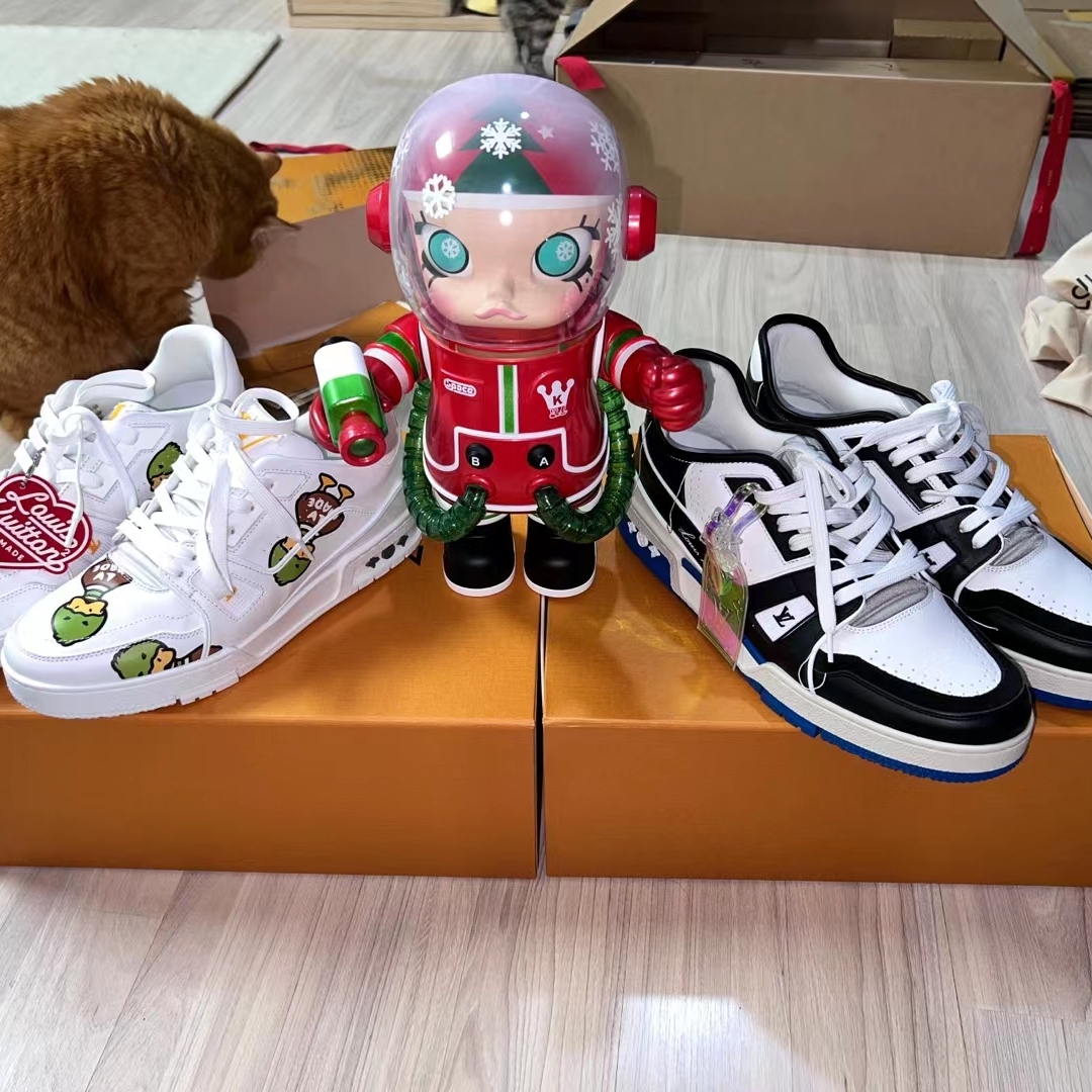 Louis Vuitton LV Trainer Sneakers White Black 착용 스타일