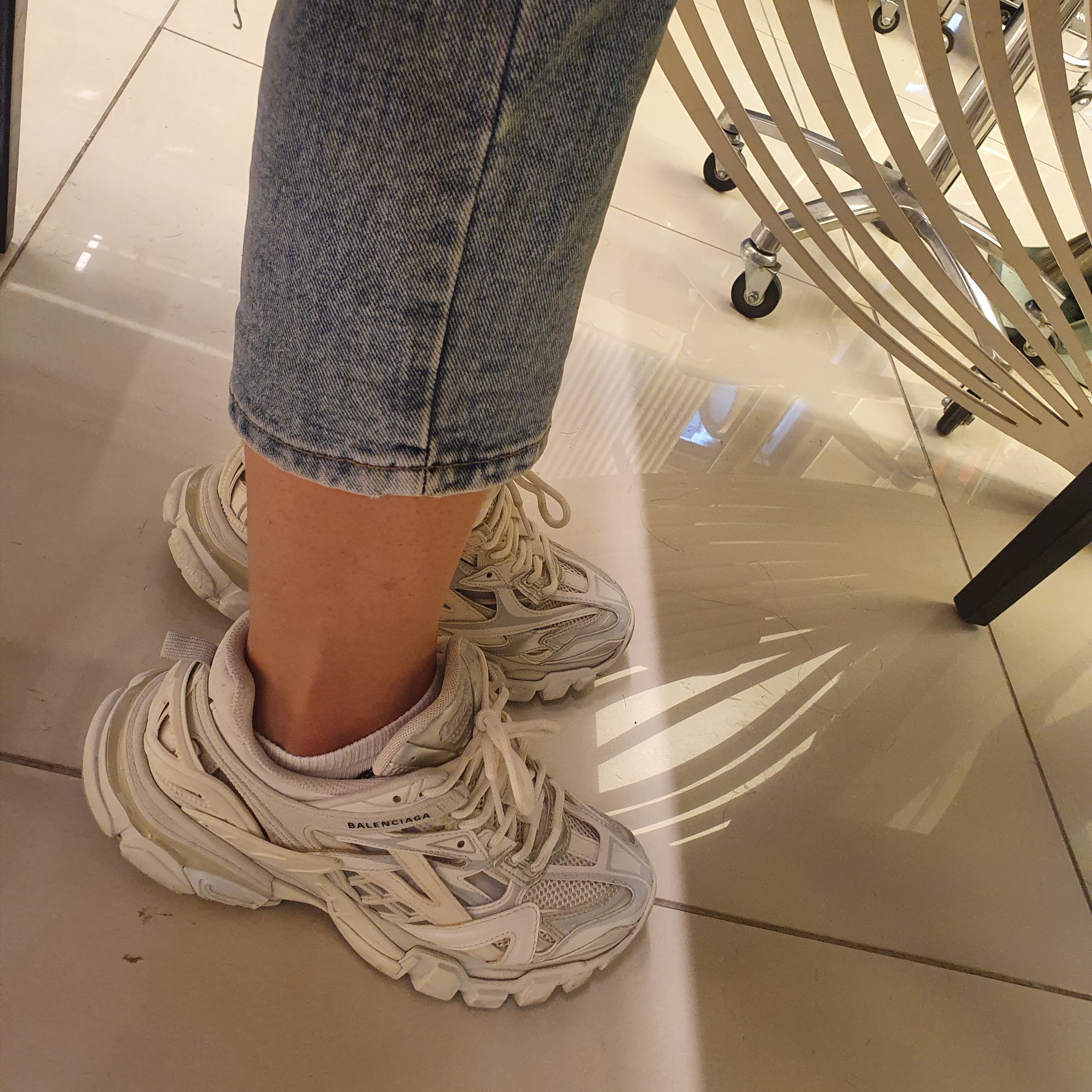 Balenciaga Track.2 Sneakers White 착용 스타일 - 2