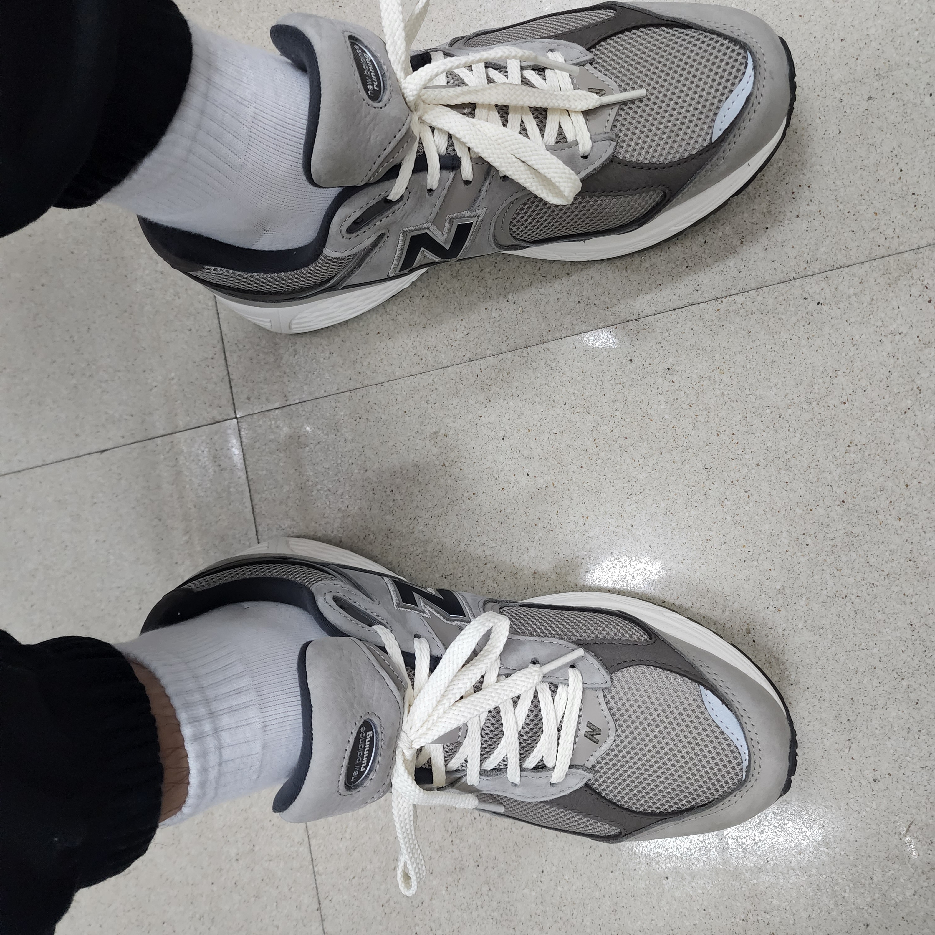 New Balance 2002 Warm Alpaca 착용 스타일 - 3