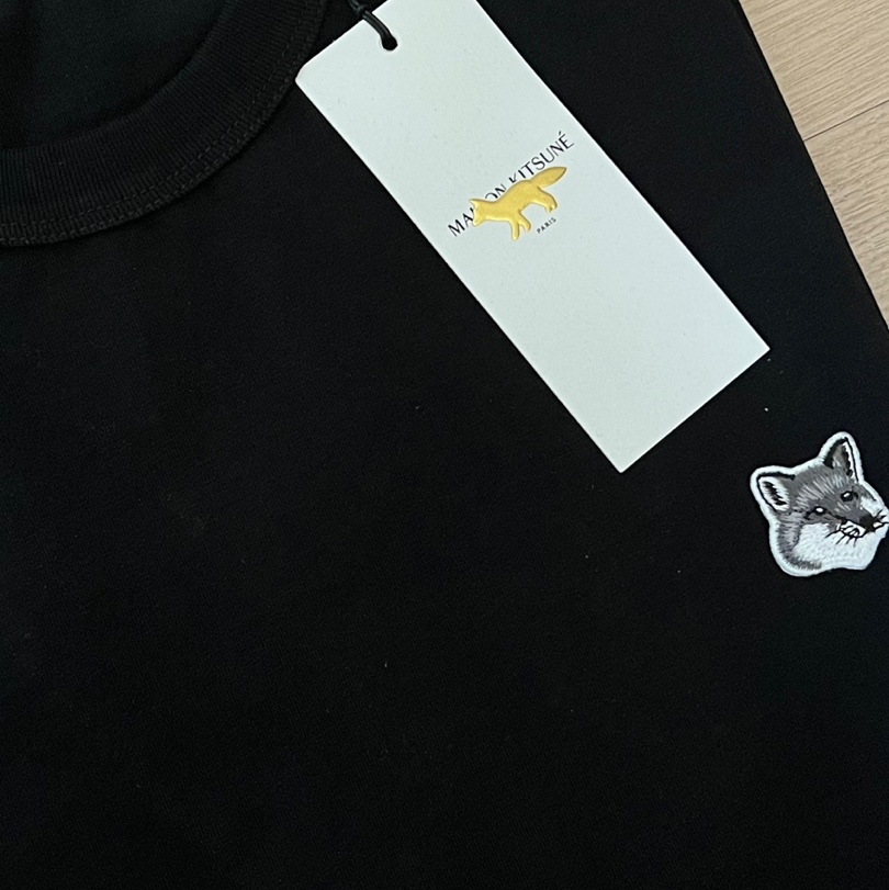 Essentials The Core Collection T-Shirt Oatmeal, Maison Kitsune Grey Fox Head Patch Classic T-Shirt Black 착용 스타일 - 2