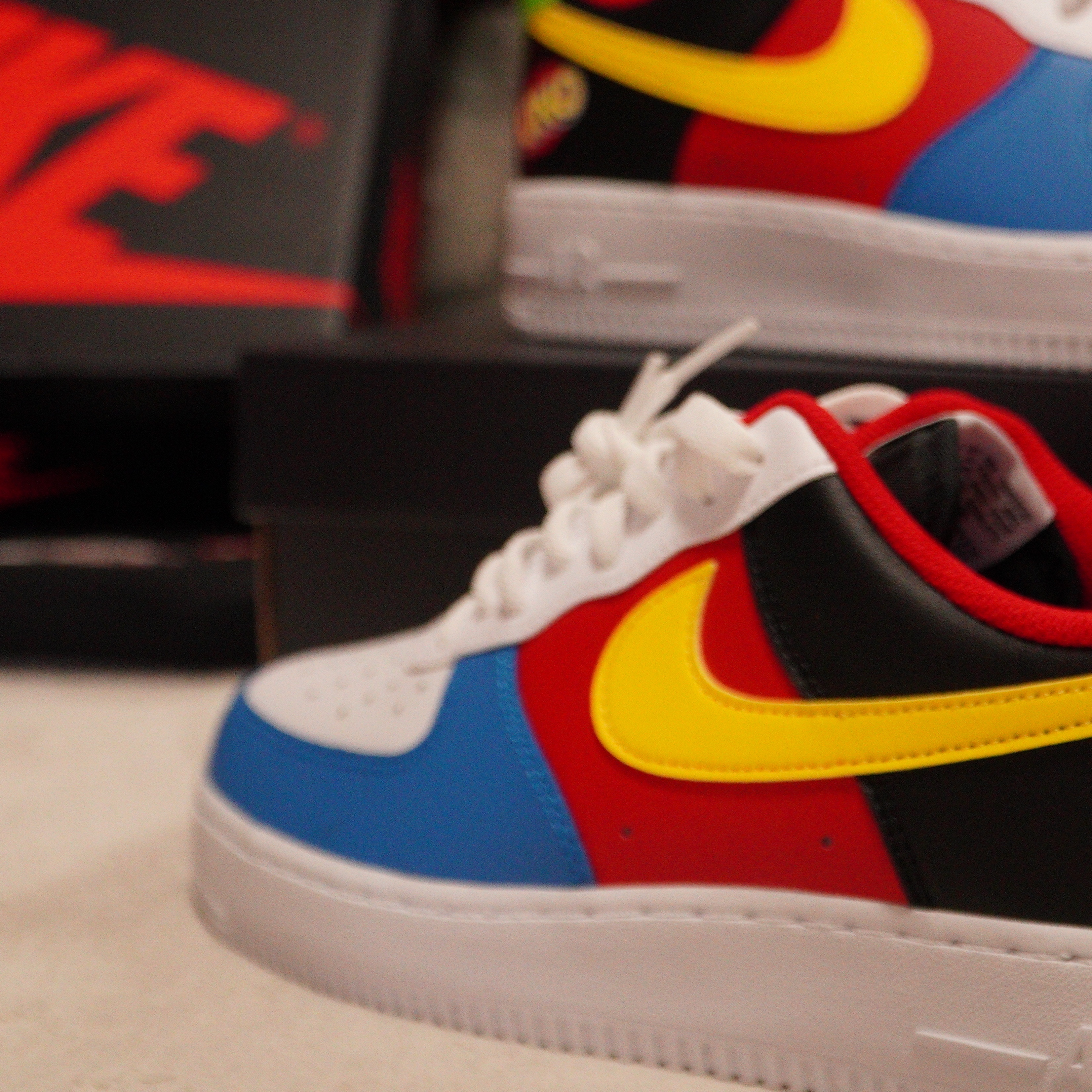 Nike x UNO Air Force 1 '07 QS White Yellow Zest 착용 스타일 - 4