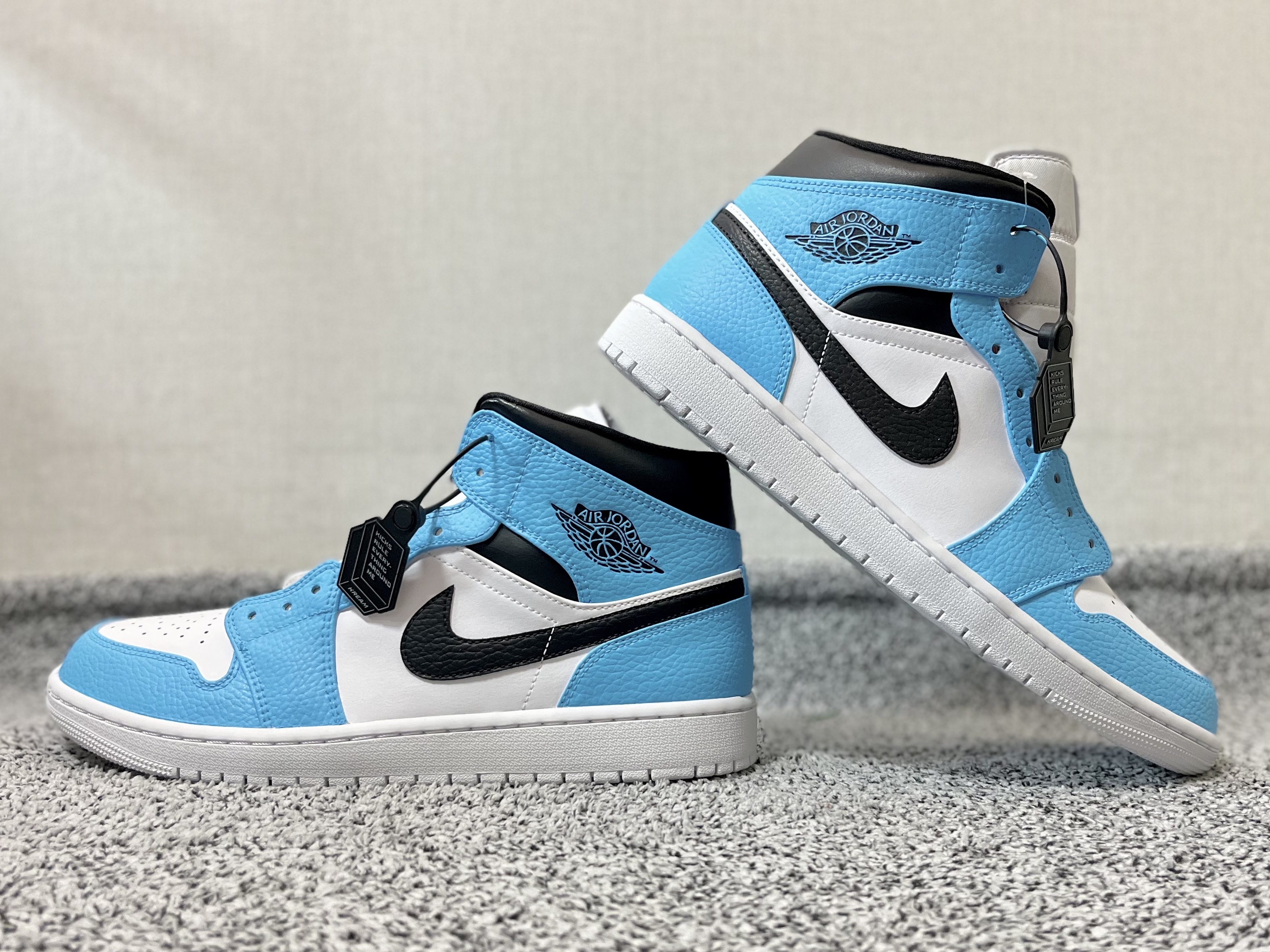 Jordan 1 Mid Triple White 착용 스타일 - 3