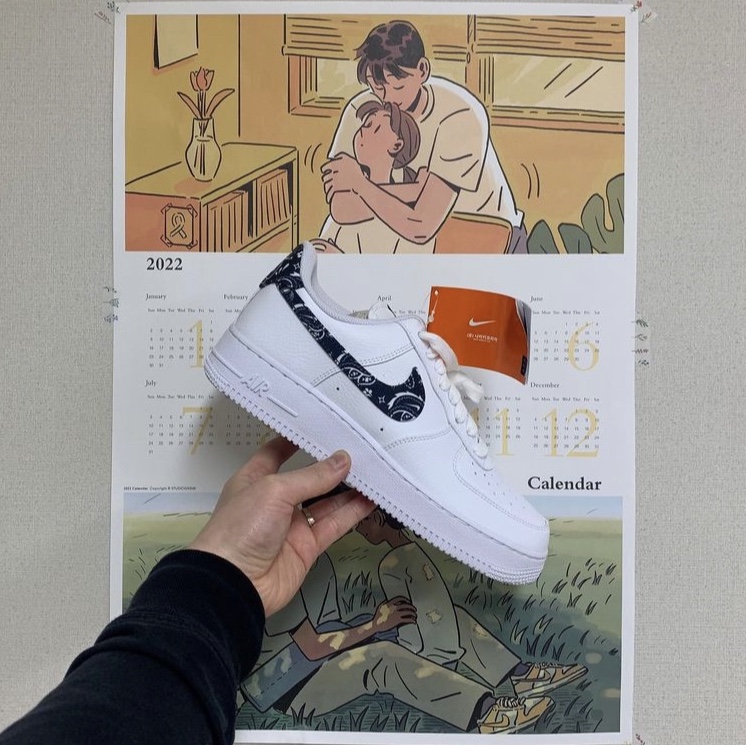 (W) Nike Air Force 1 '07 Essential Paisley Swoosh White Black 착용 스타일