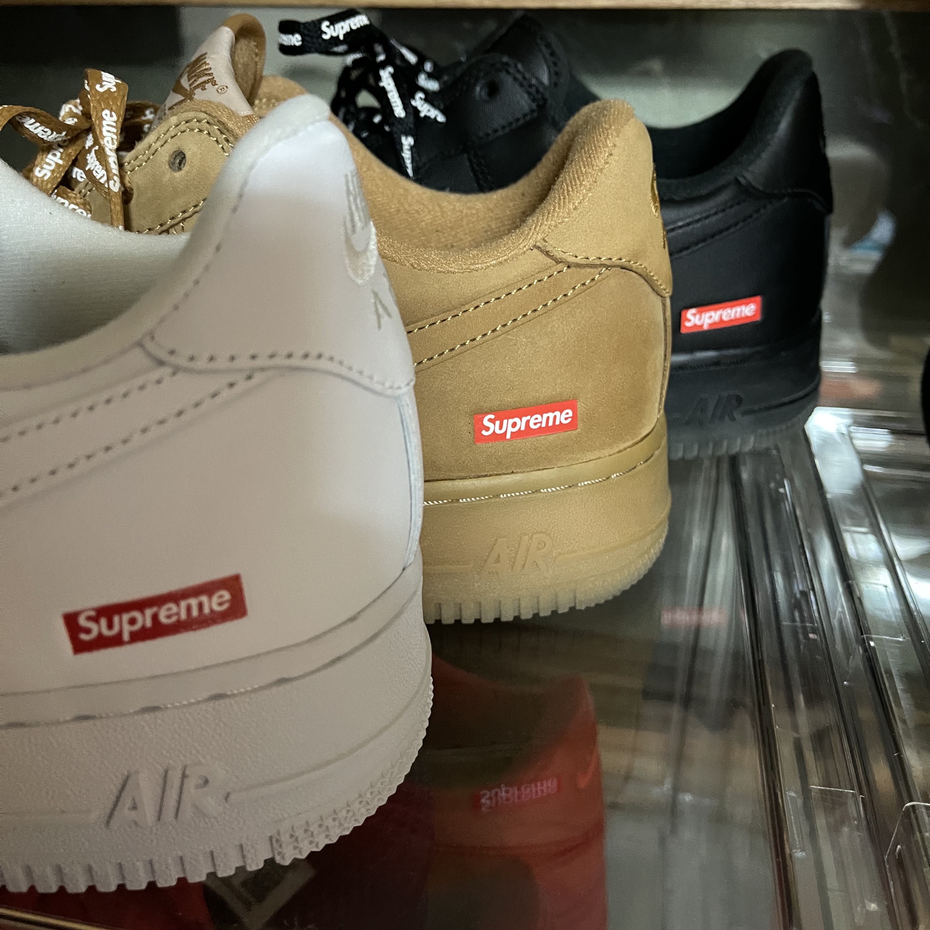 Nike x Supreme Air Force 1 Low White, Nike x Supreme Air Force 1 Low Flax 착용 스타일 - 2