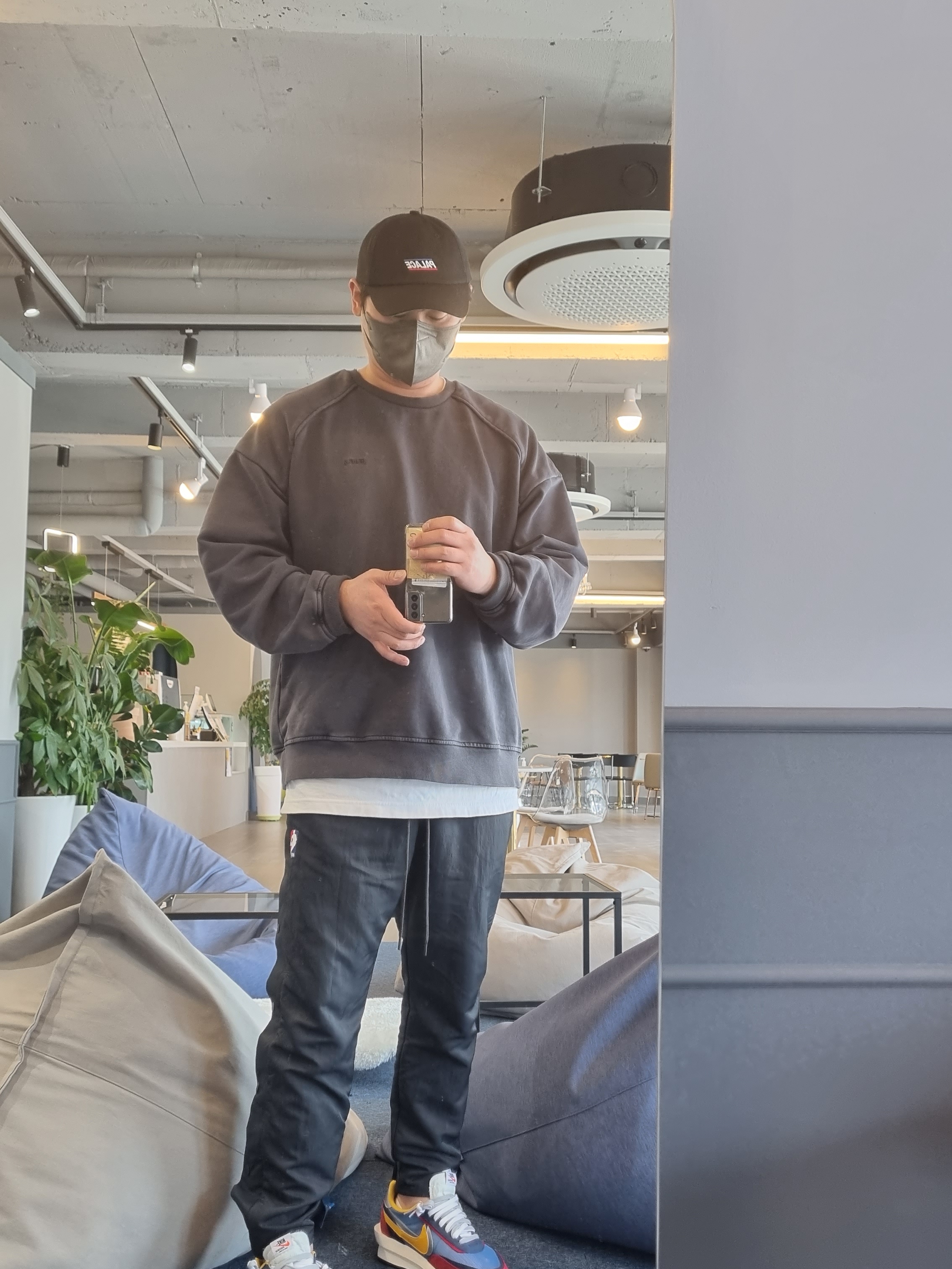 Nike x Fear of God Warm Up Pants Off Noir, Nike x Sacai LDWaffle Blue Multi 착용 스타일 - 1