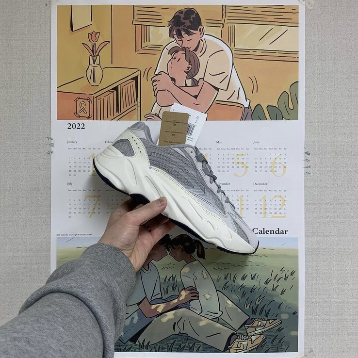 Adidas Yeezy Boost 700 V2 Static 2022 착용 스타일 - 1