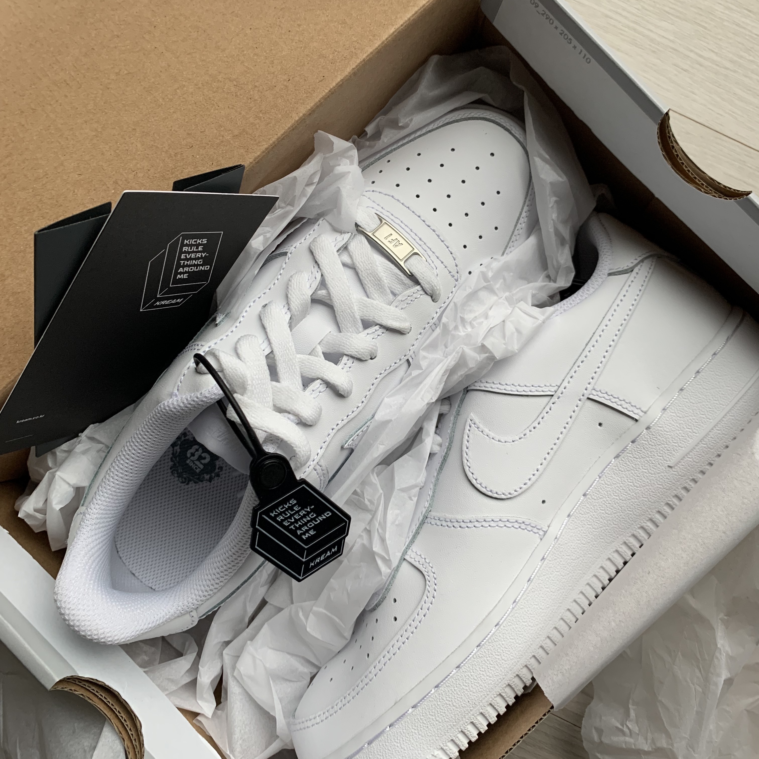 (GS) Nike Air Force 1 LE White 착용 스타일