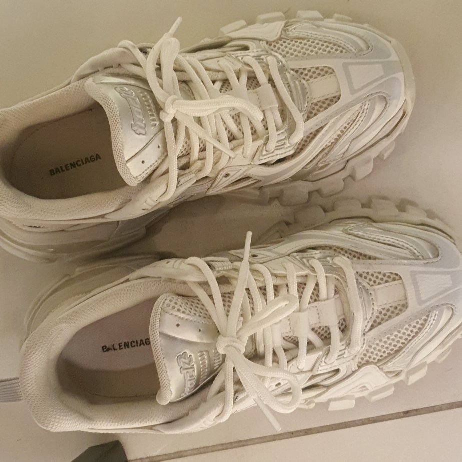 Balenciaga Track.2 Sneakers White 착용 스타일 - 3
