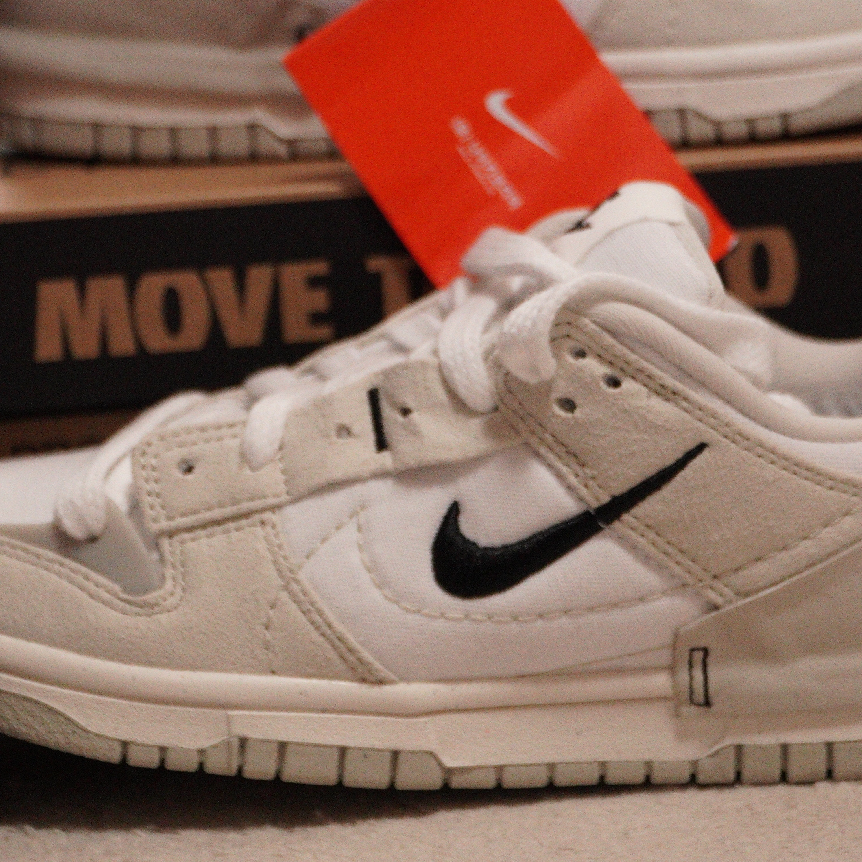 (W) Nike Dunk Low Disrupt 2 White Light Bone 착용 스타일 - 3