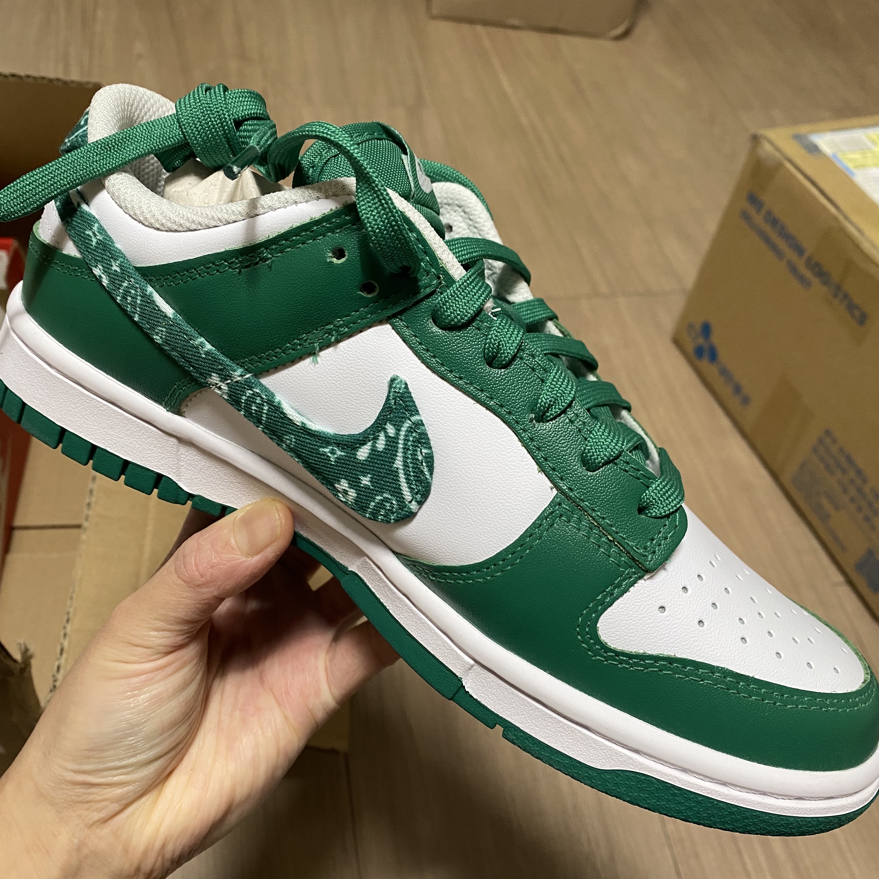 (W) Nike Dunk Low Essential Green Paisley 착용 스타일 - 2