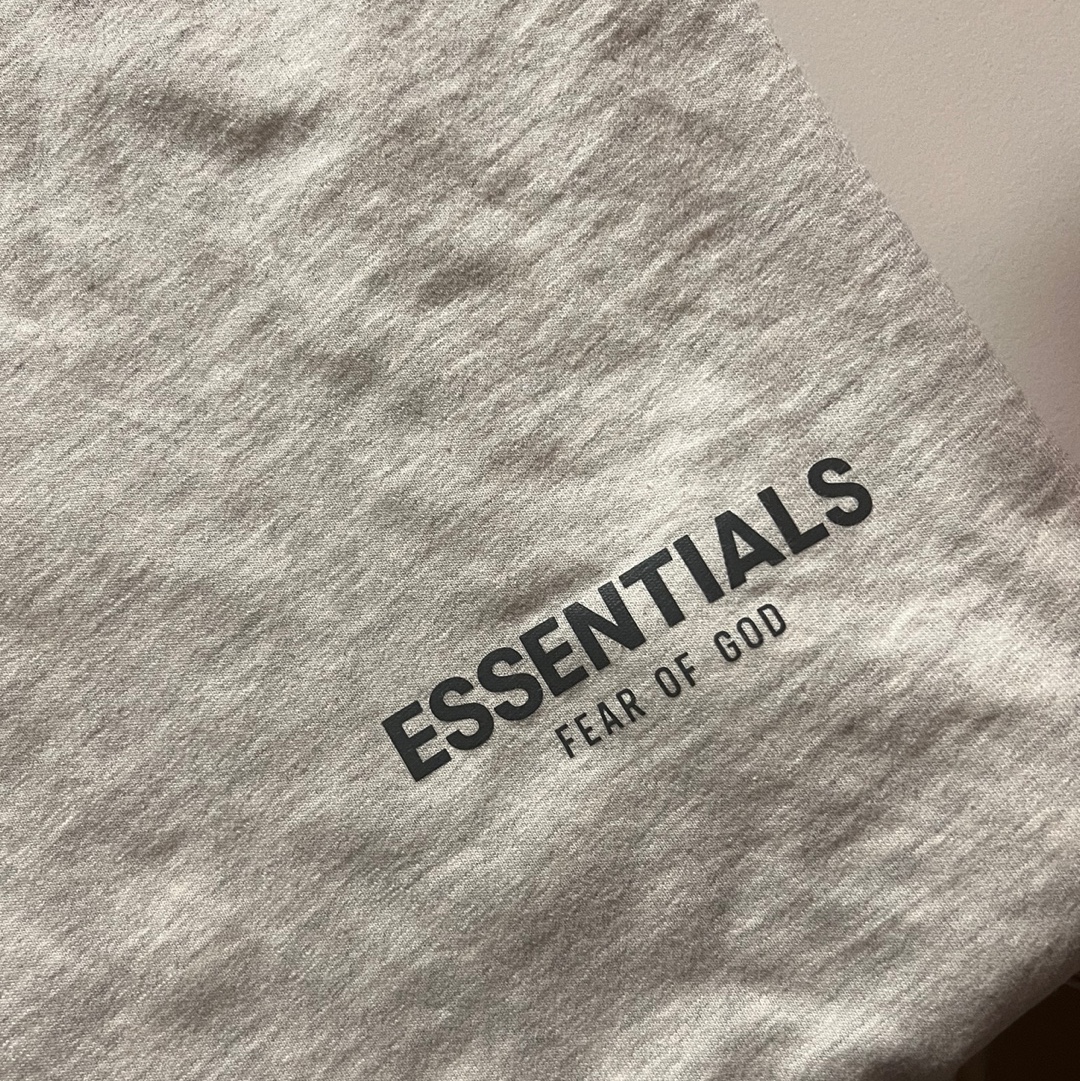 Essentials The Core Collection T-Shirt Oatmeal, Maison Kitsune Grey Fox Head Patch Classic T-Shirt Black 착용 스타일 - 1