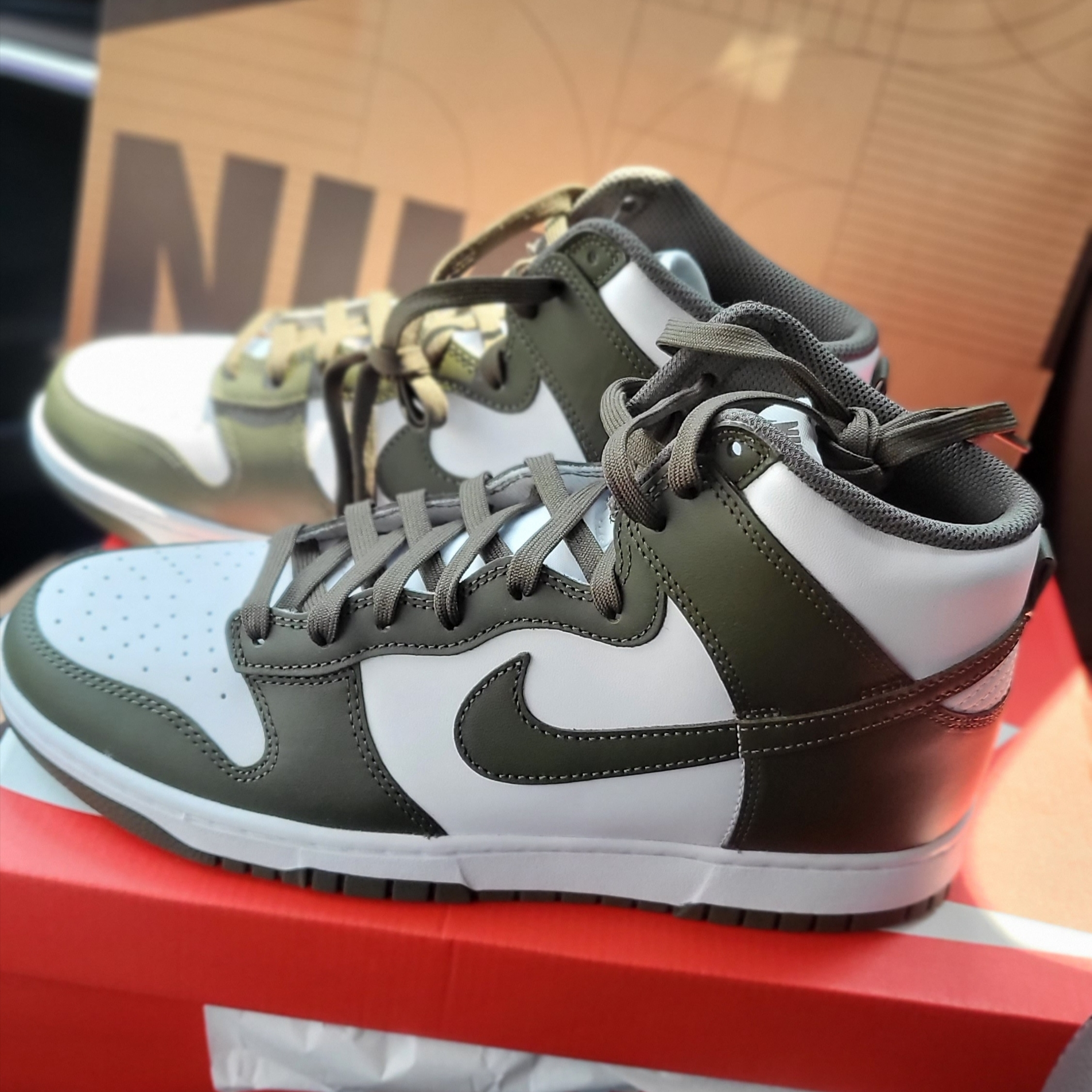 Nike Dunk High Retro Championship Khaki 착용 스타일