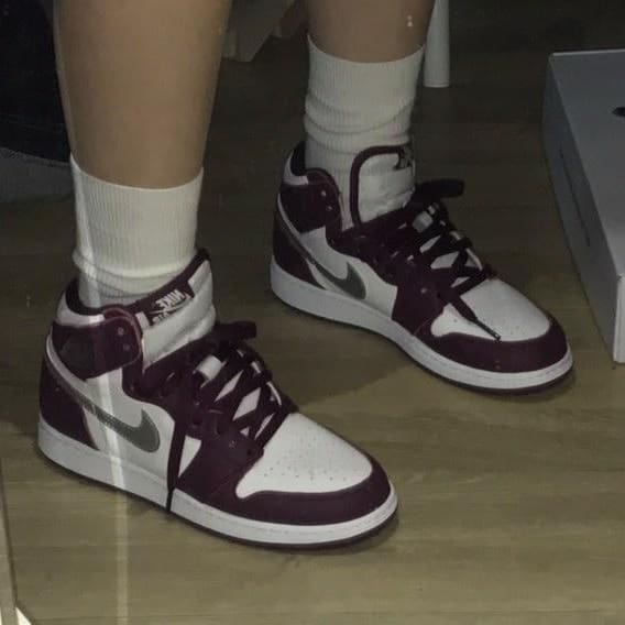 (GS) Jordan 1 Retro High OG Bordeaux 착용 스타일 - 2
