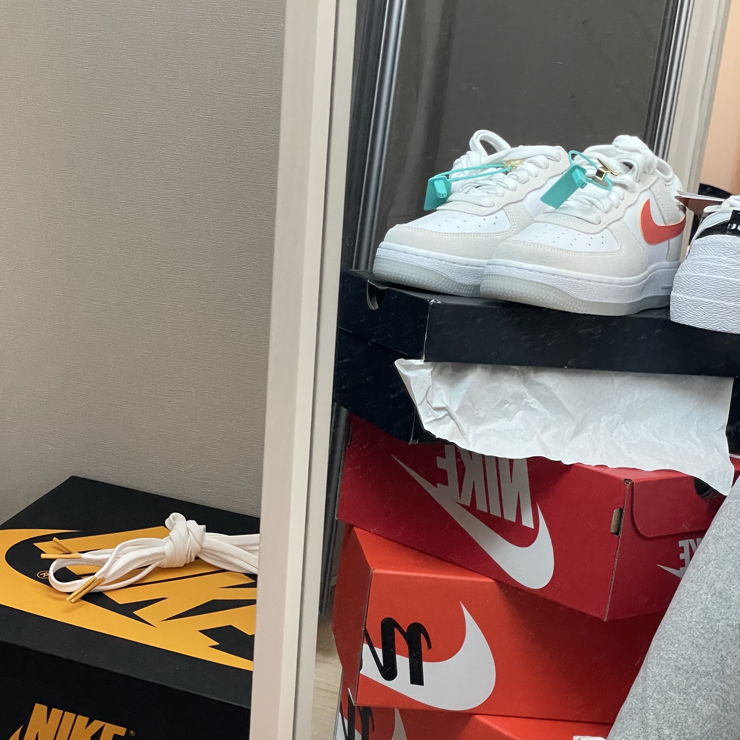 (W) Nike Air Force 1 '07 SE First Use Orange Sail 착용 스타일 - 3