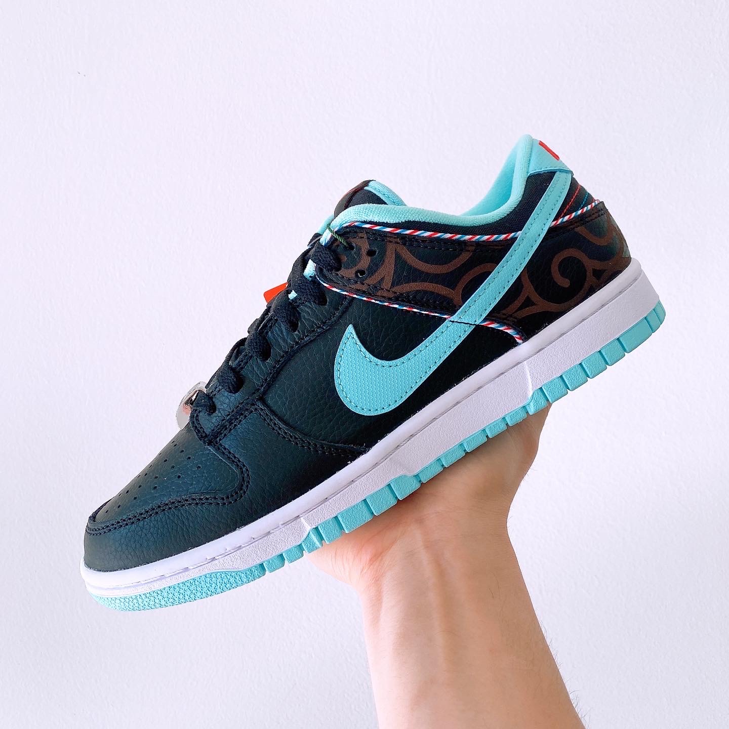 Nike Dunk Low Retro SE Barber Shop Black 착용 스타일 - 1