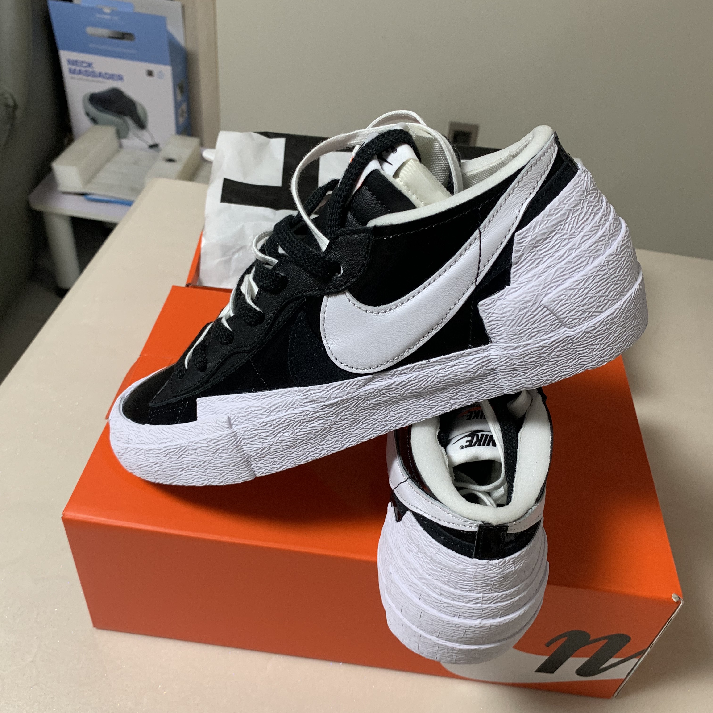 Nike x Sacai Blazer Low Black Patent Leather 착용 스타일 - 4