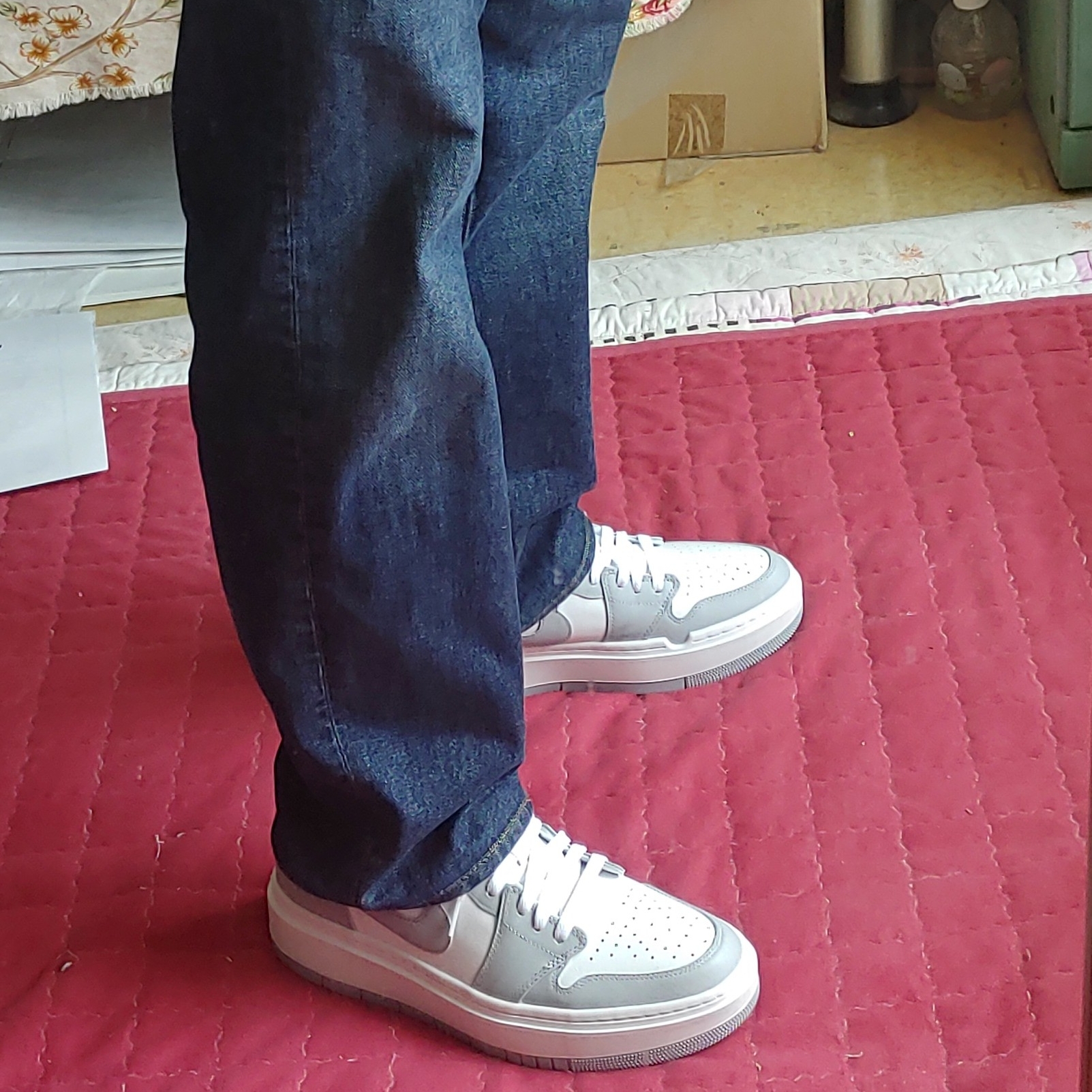 (W) Jordan 1 Elevate Low White and Wolf Grey 착용 스타일 - 3