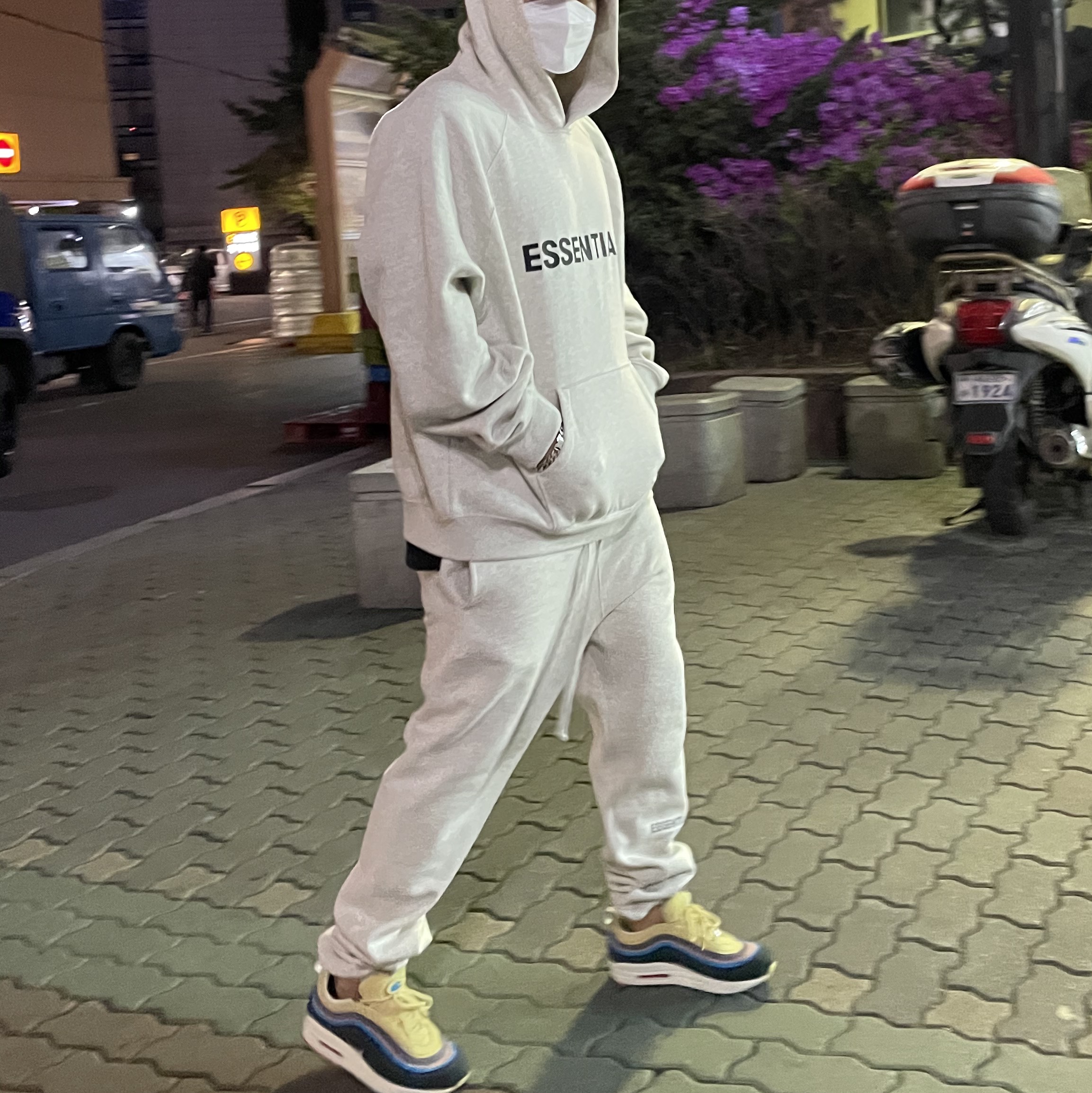 Essentials 3D Silicon Applique Pullover Hoodie Oatmeal/Oatmeal Heather/Light Heather Oatmeal 2020, Essentials Sweatpants Oatmeal/Oatmeal Heather/Light Heather Oatmeal 2020 착용 스타일