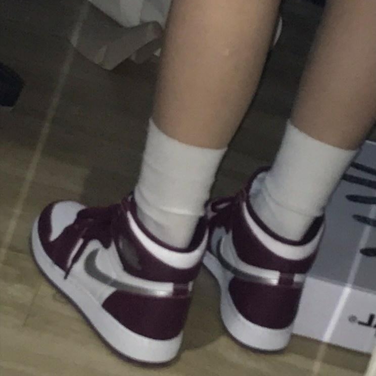 (GS) Jordan 1 Retro High OG Bordeaux 착용 스타일 - 3