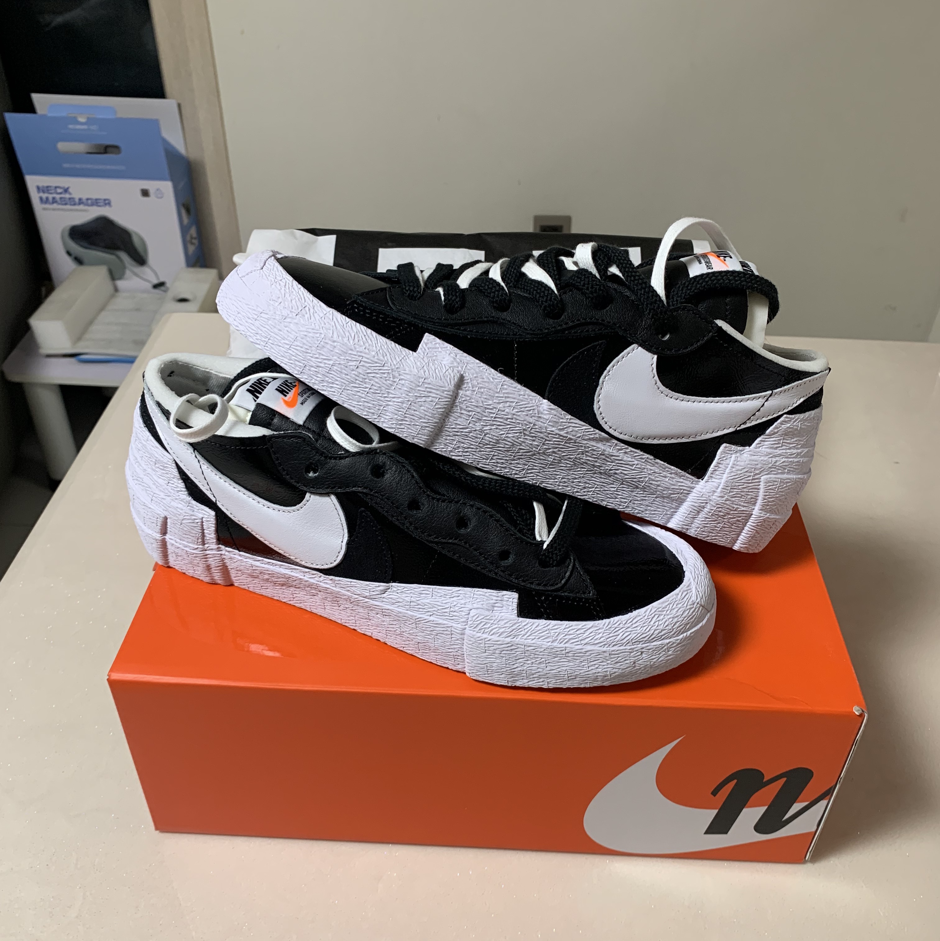Nike x Sacai Blazer Low Black Patent Leather 착용 스타일 - 1