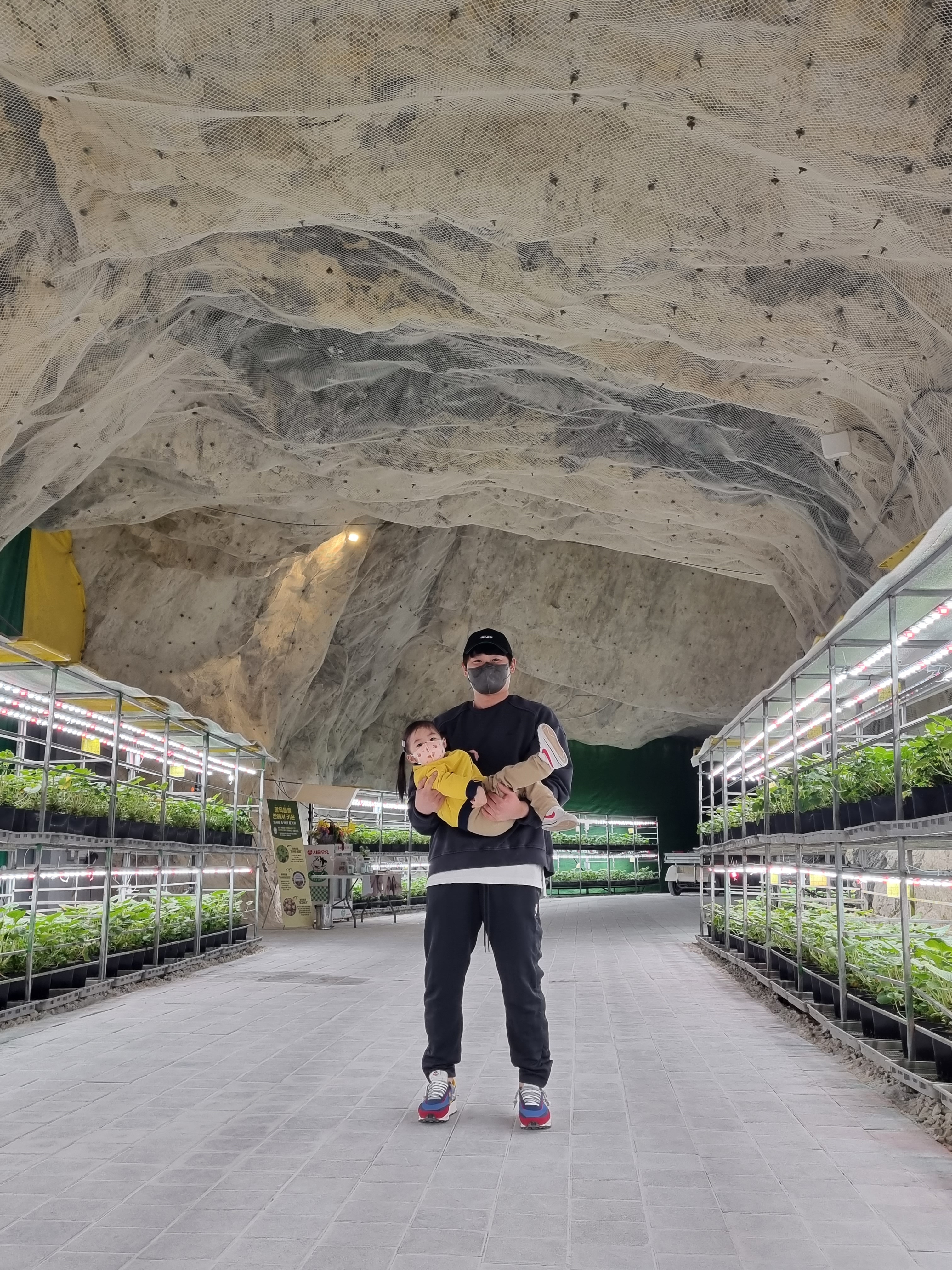 Nike x Fear of God Warm Up Pants Off Noir, Nike x Sacai LDWaffle Blue Multi 착용 스타일 - 4