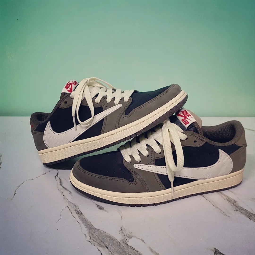 Jordan 1 x Travis Scott Retro Low OG SP Mocha 착용 스타일 - 1