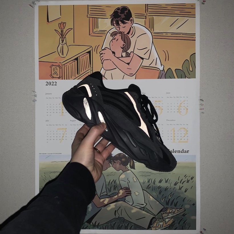Adidas Yeezy Boost 700 V2 Vanta 2019 착용 스타일 - 2