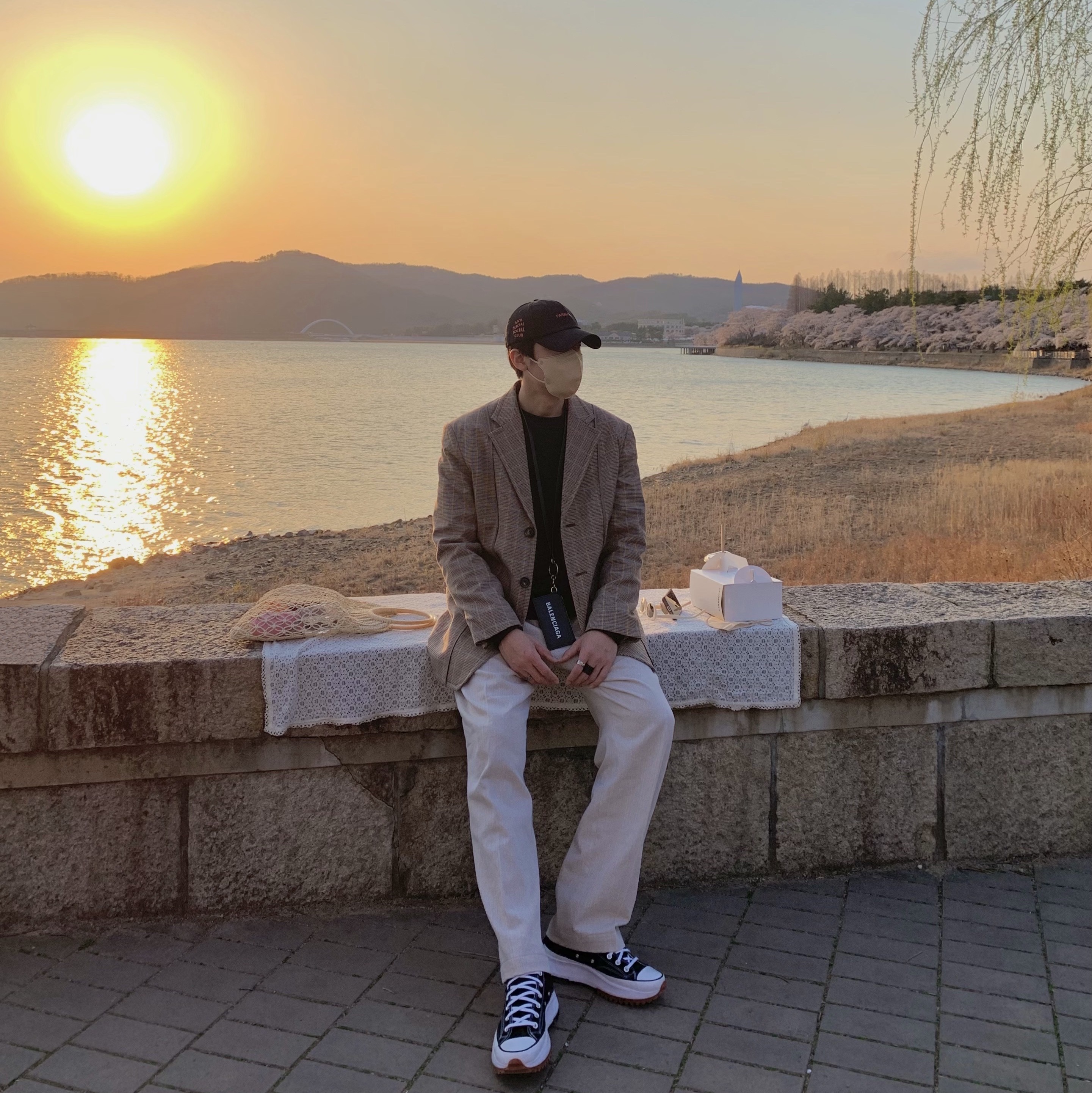 Converse Run Star Hike Hi Black White Gum, AMI de Coeur Oversize Intarsia Sweater Black - 21FW 착용 스타일