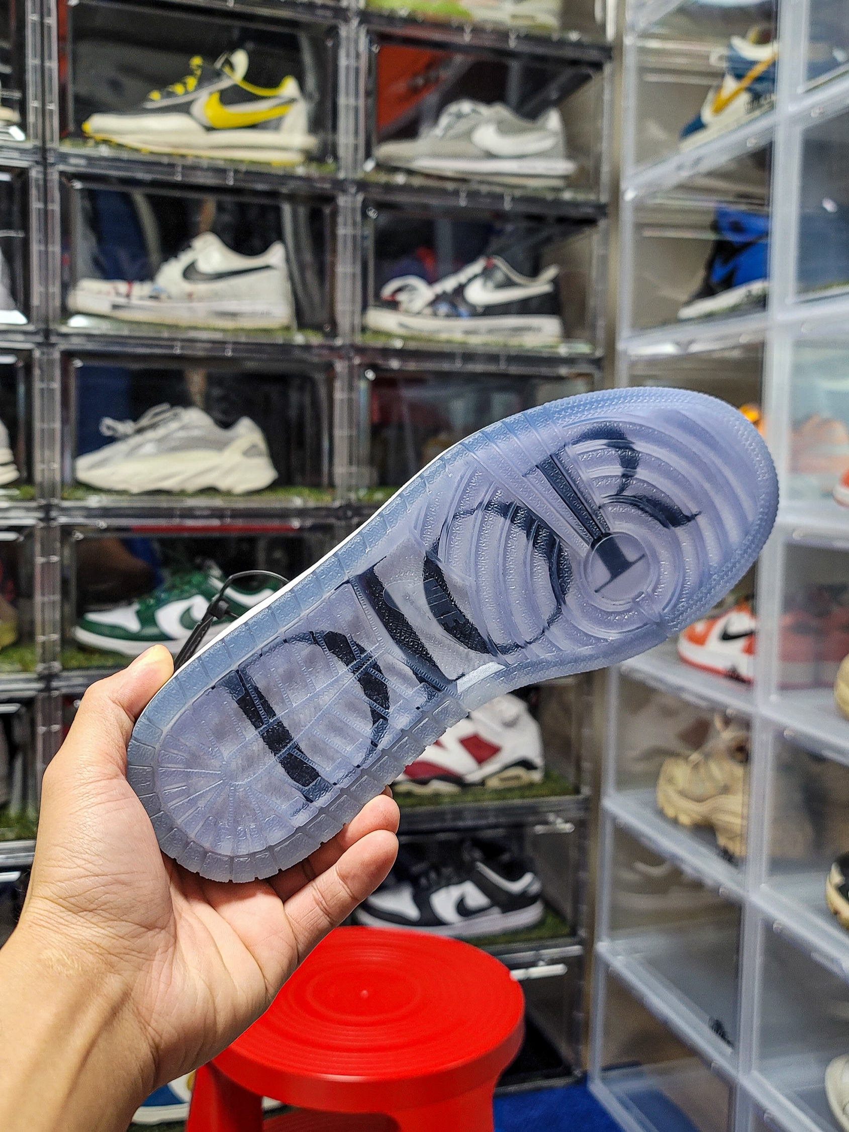 Jordan 1 x Dior High OG, Nike x Supreme Air Force 1 High World Famous Red 착용 스타일 - 4