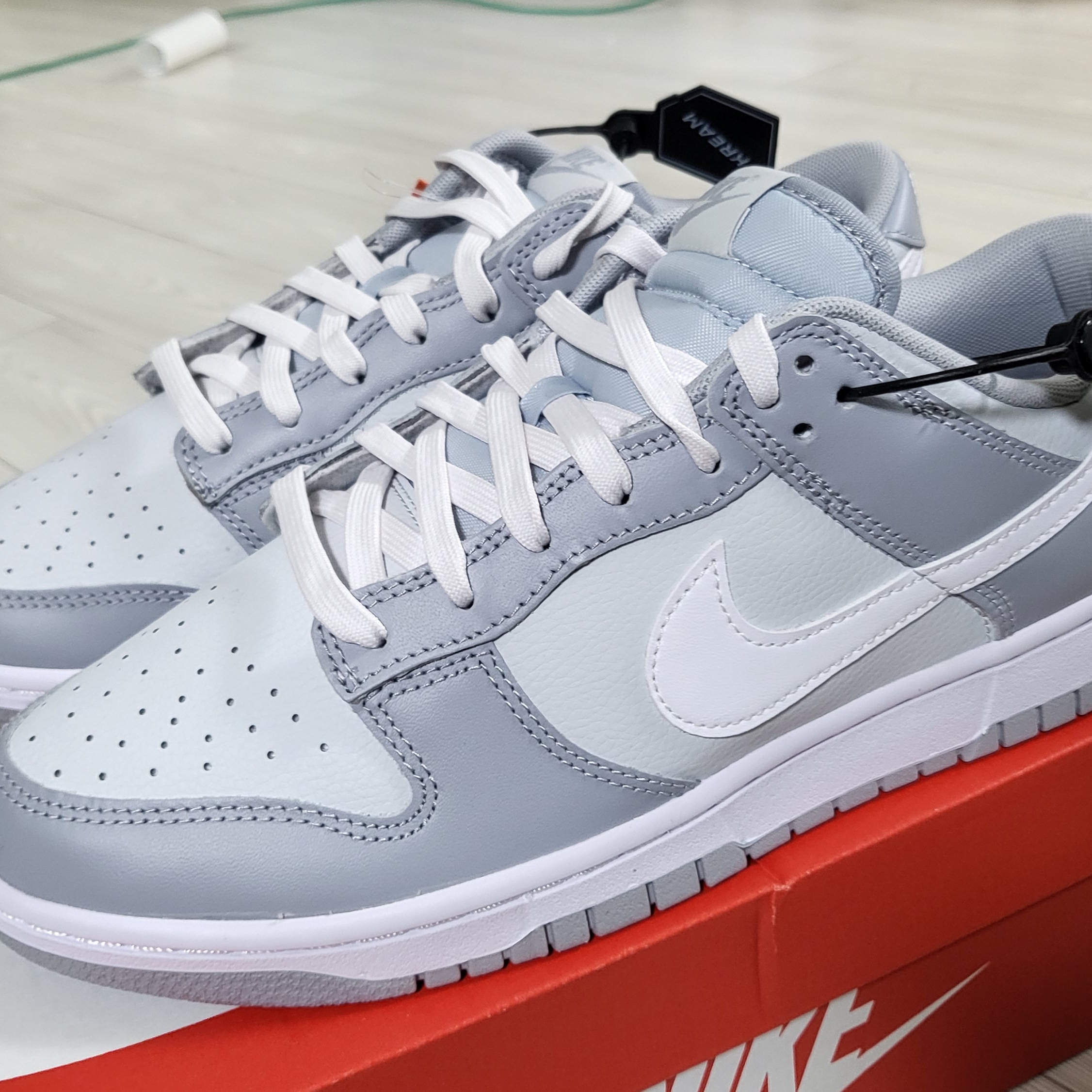 Nike Dunk Low Retro Wolf Grey 착용 스타일