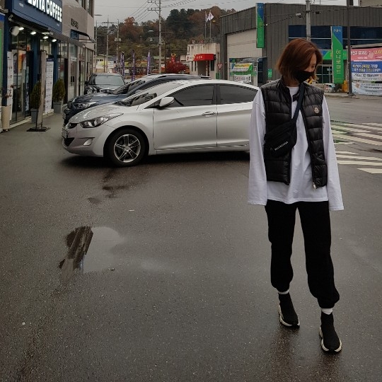 (W) Balenciaga Speed Trainer Black White 2021/2022 착용 스타일