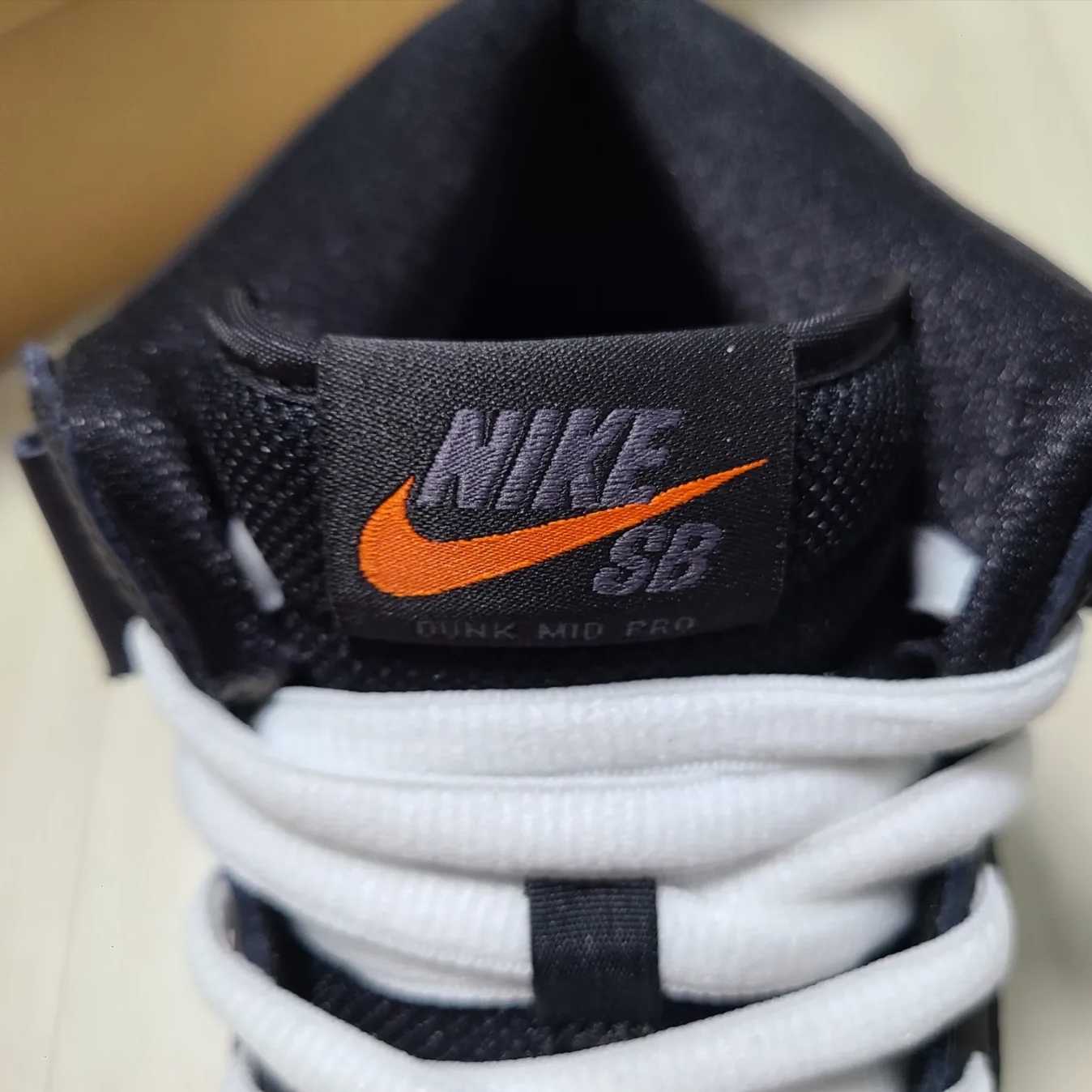 Nike SB Dunk Mid ISO Orange Label 착용 스타일 - 3