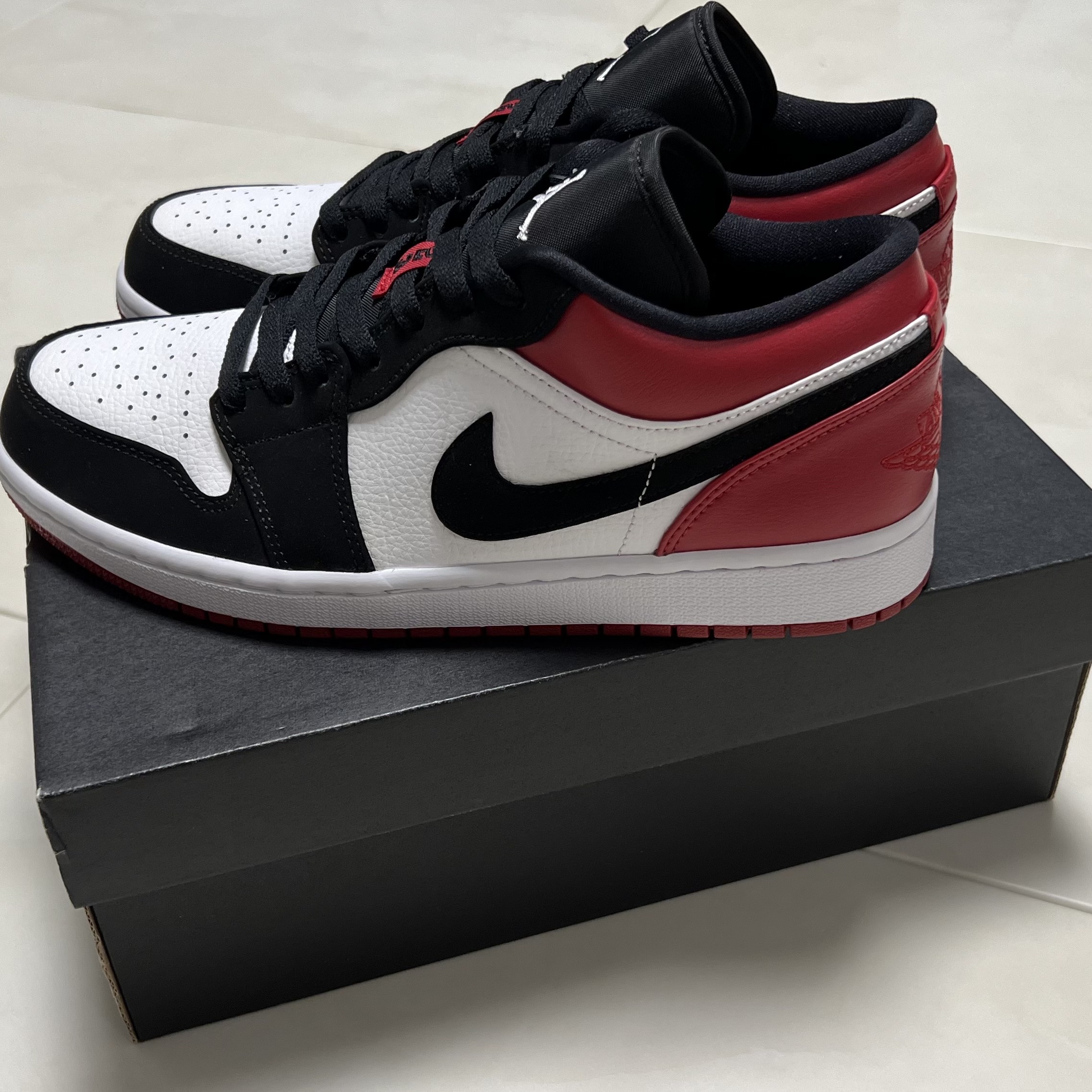 Jordan 1 Low Black Toe 착용 스타일 - 2