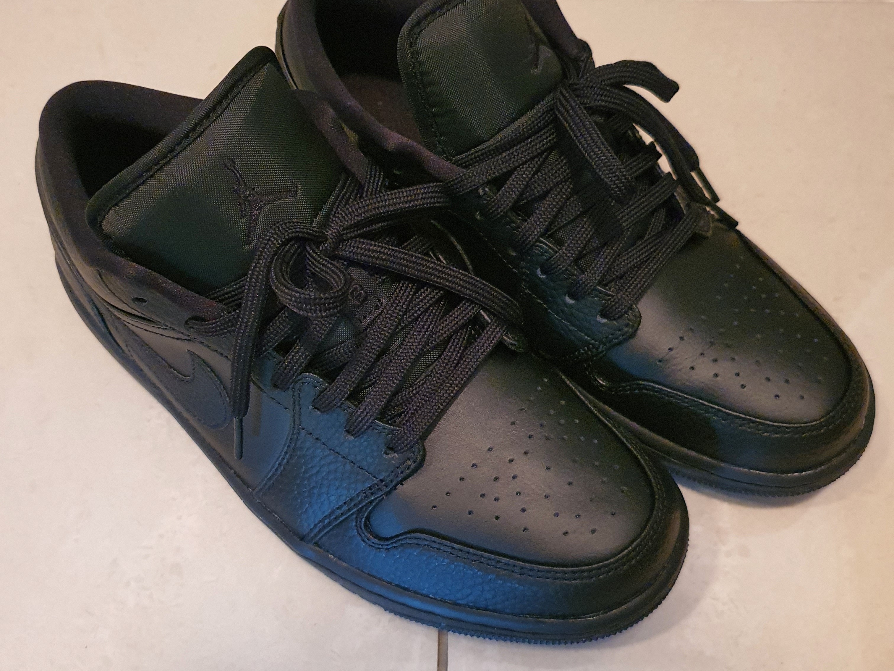 Jordan 1 Low Triple Black 착용 스타일 - 2