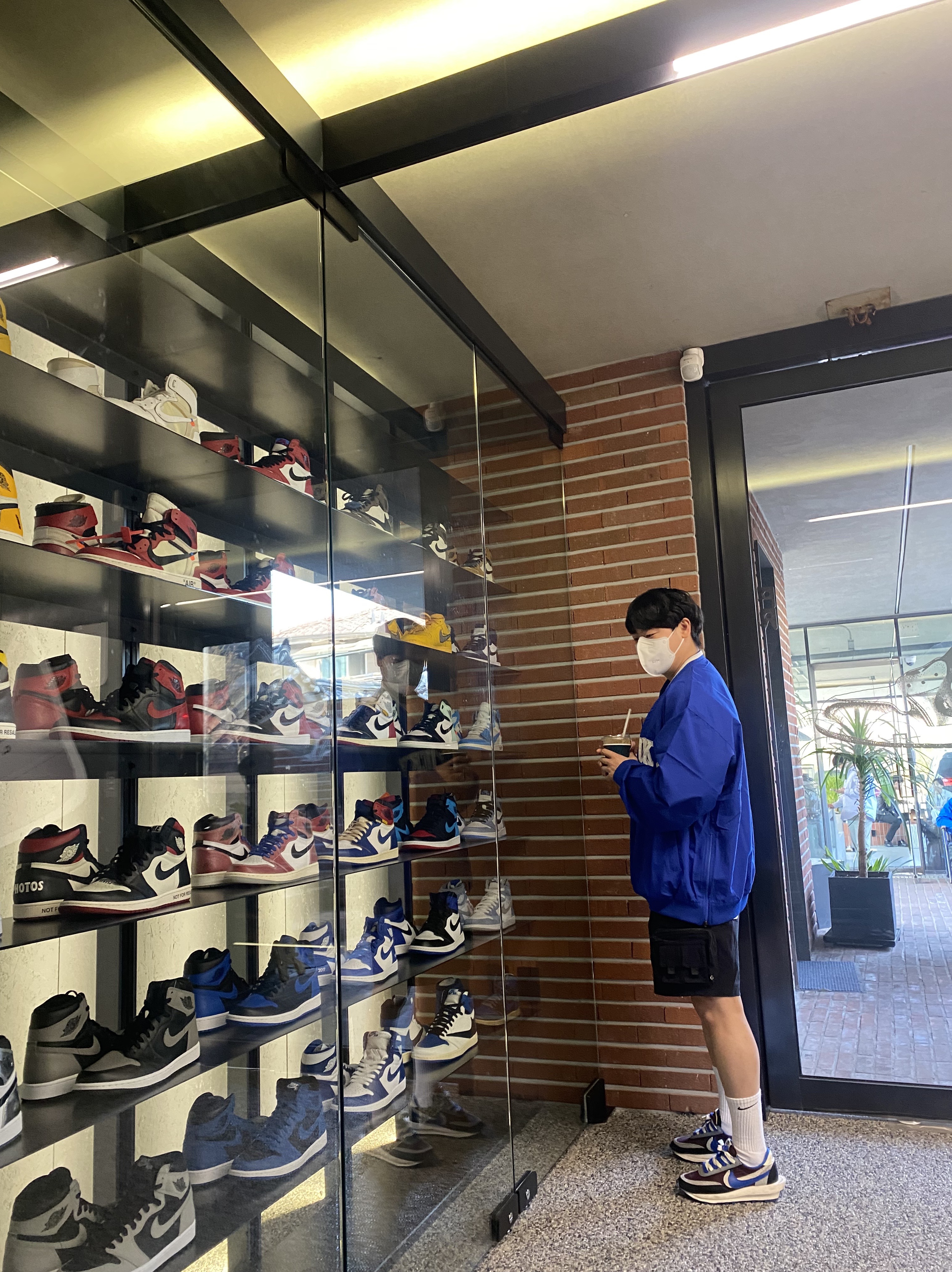 Nike x Sacai x Undercover LDWaffle Night Maroon Team Royal, Nike ACG Cargo Shorts Black - Asia 착용 스타일 - 2