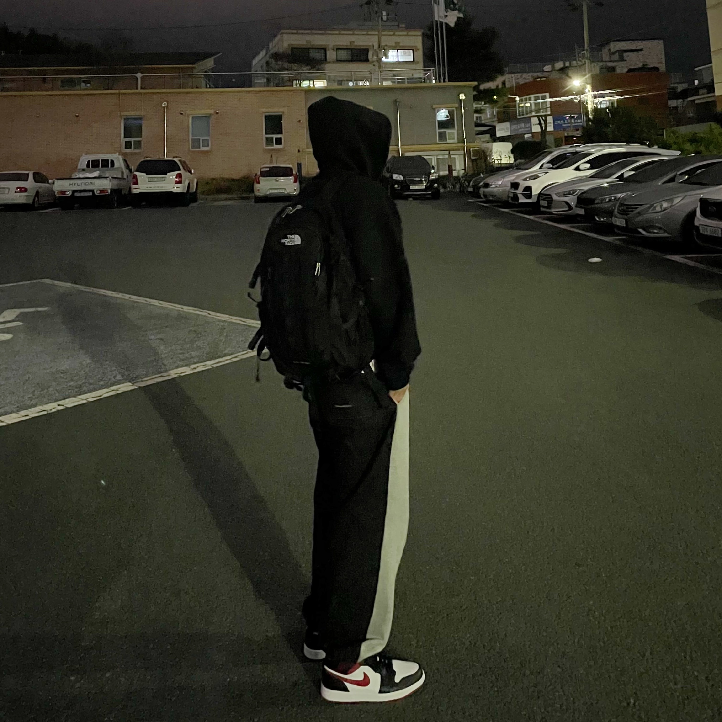 Jordan 1 Mid Gym Red Black White 착용 스타일