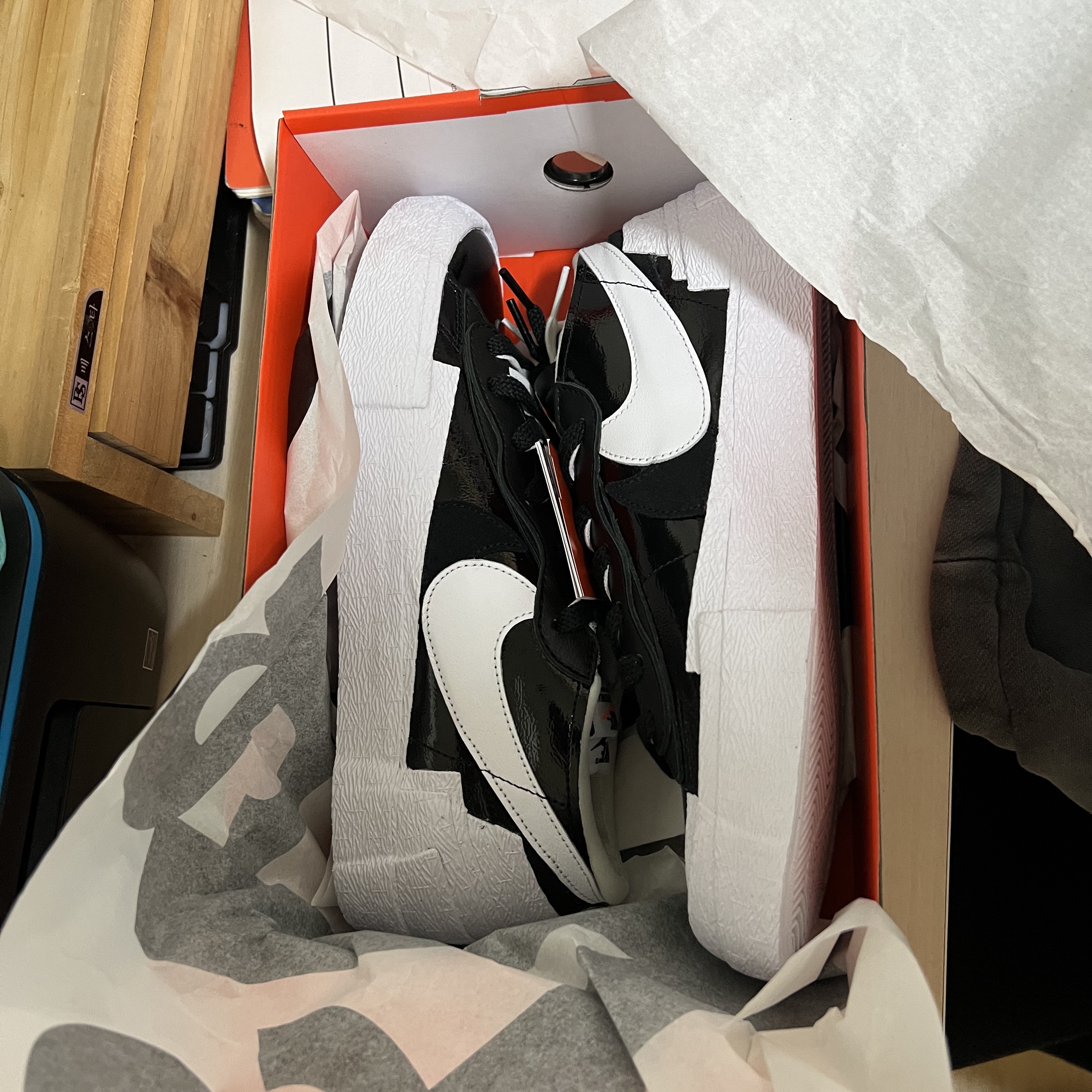Nike x Sacai Blazer Low Black Patent Leather 착용 스타일 - 1