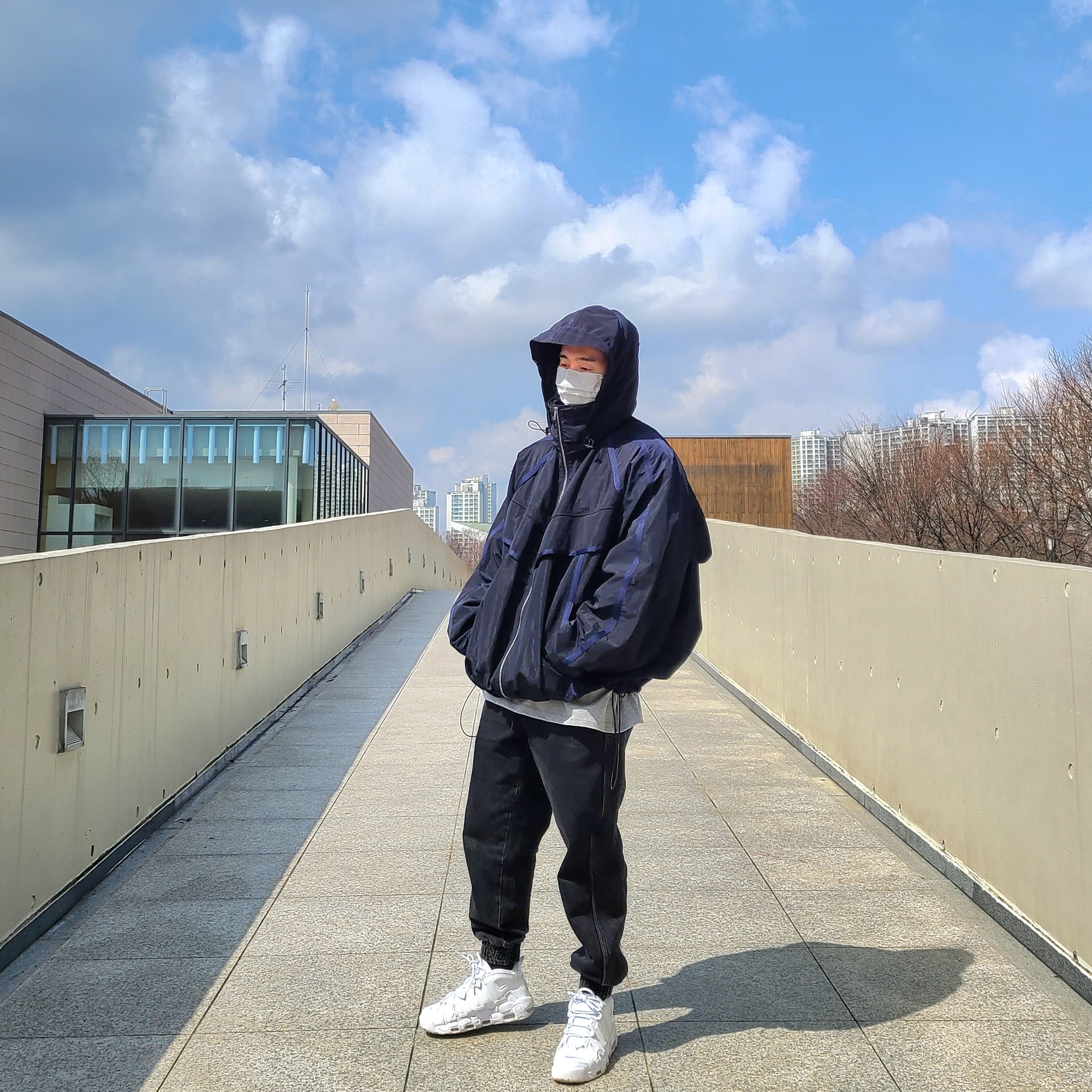 Nike Air More Uptempo Triple White, Juun.J Detail Track Jogger Denim Pants Black - 22SS 착용 스타일 - 3