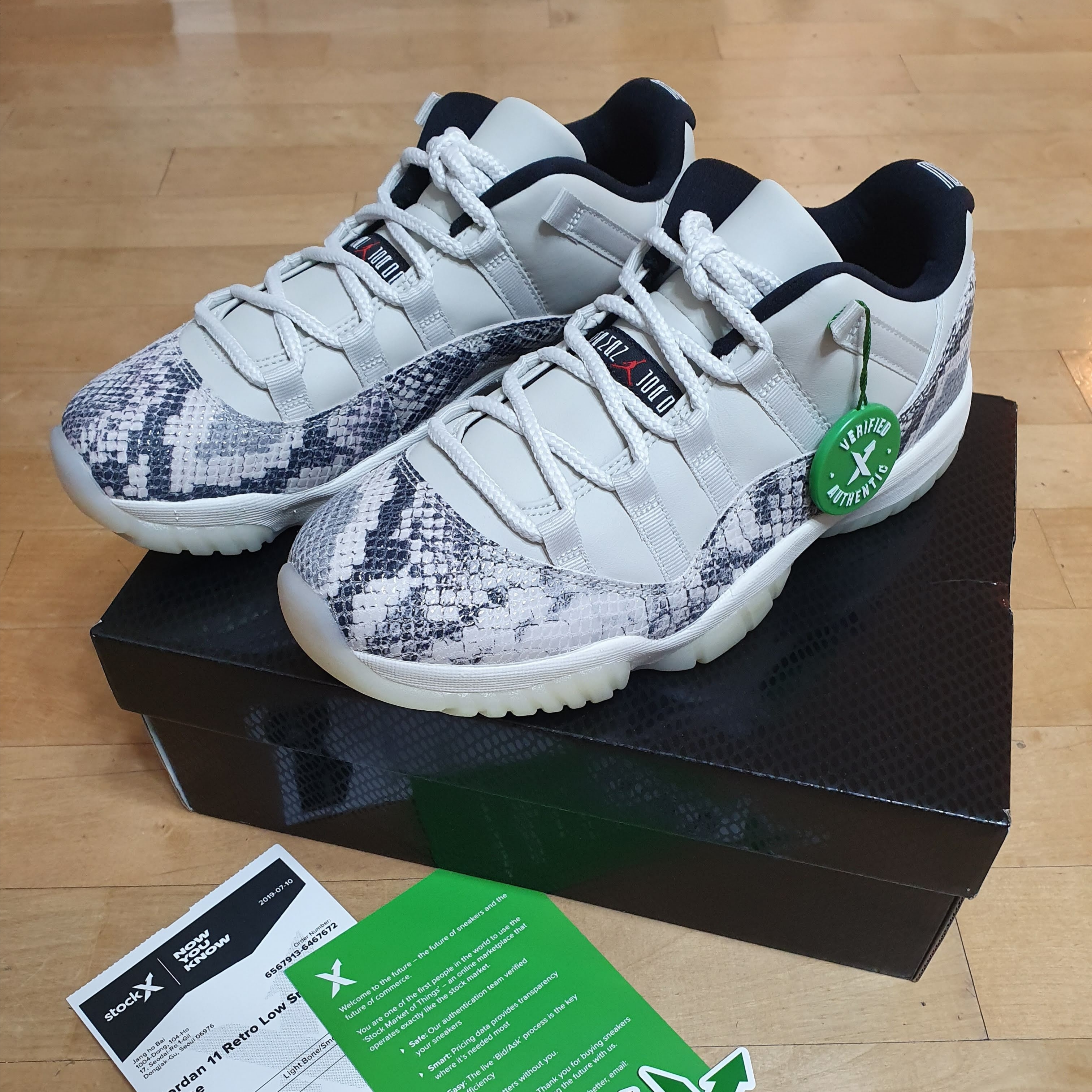 Jordan 11 Retro Low Snake Light Bone 착용 스타일