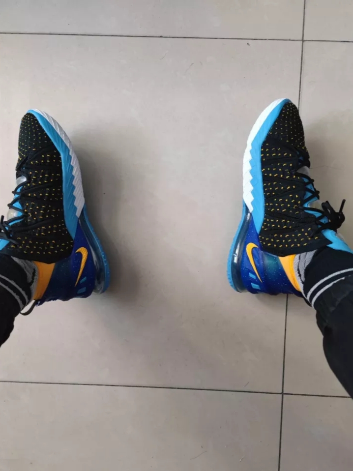 Nike LeBron 18 Minneapolis Lakers 착용 스타일