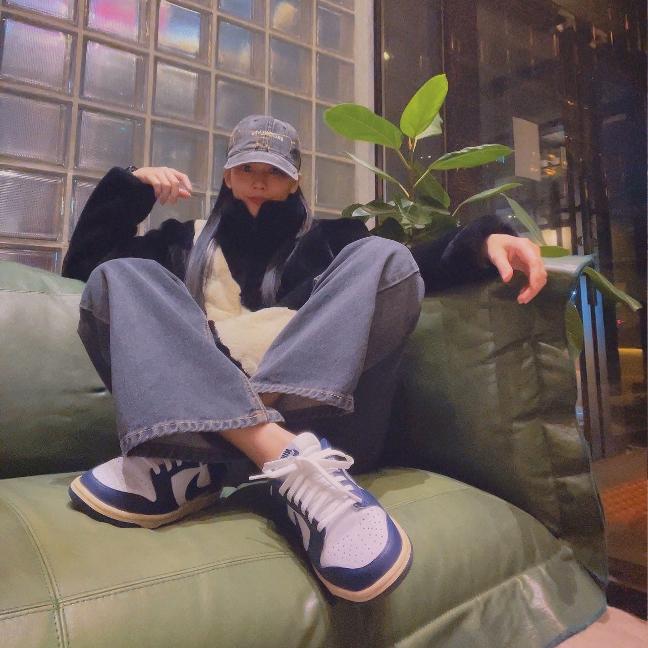 (W) Nike Dunk Low Vintage Midnight Navy 착용 스타일 - 1
