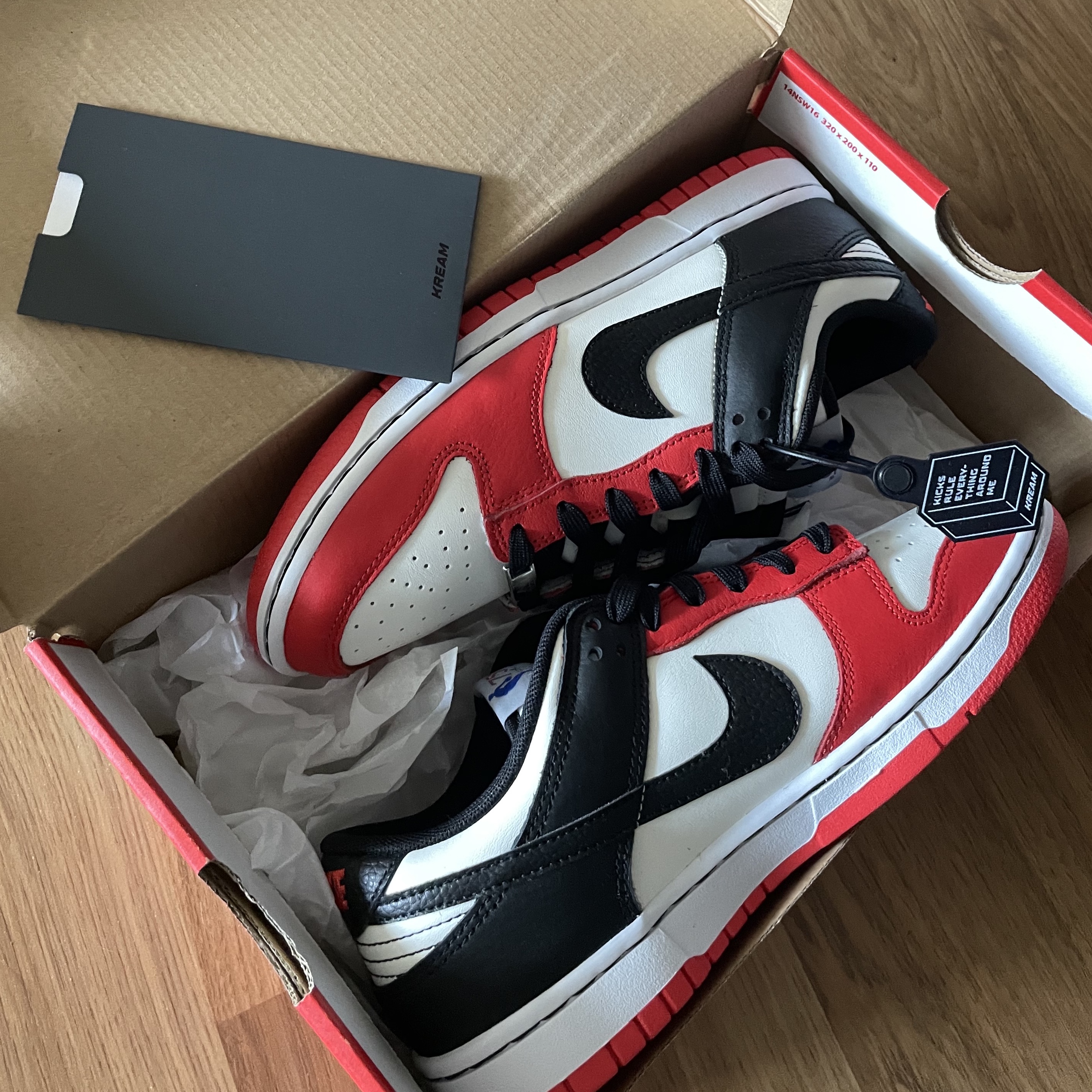 Nike x NBA Dunk Low Retro EMB Black and Chile Red 착용 스타일