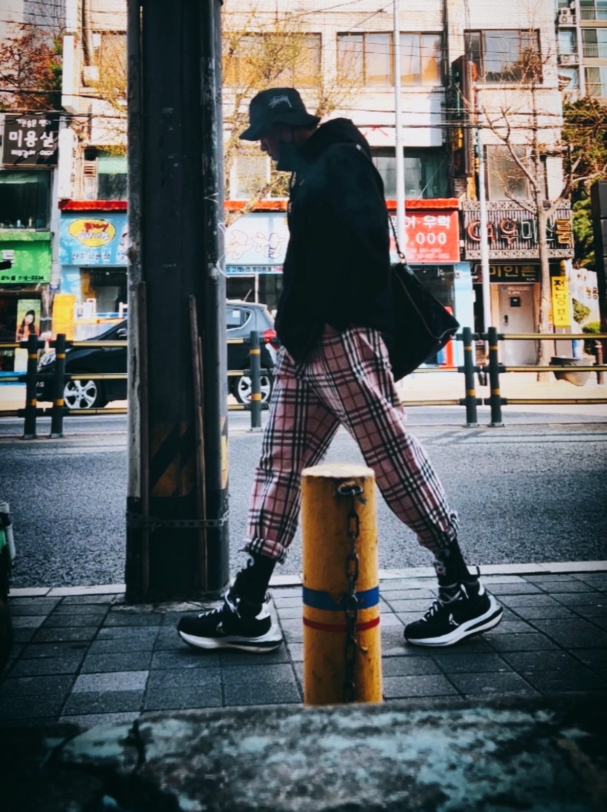 Nike x Stussy Bucket Hat Black, Supreme x Burberry Box Logo Hooded Sweatshirt Black - 22SS 착용 스타일 - 2