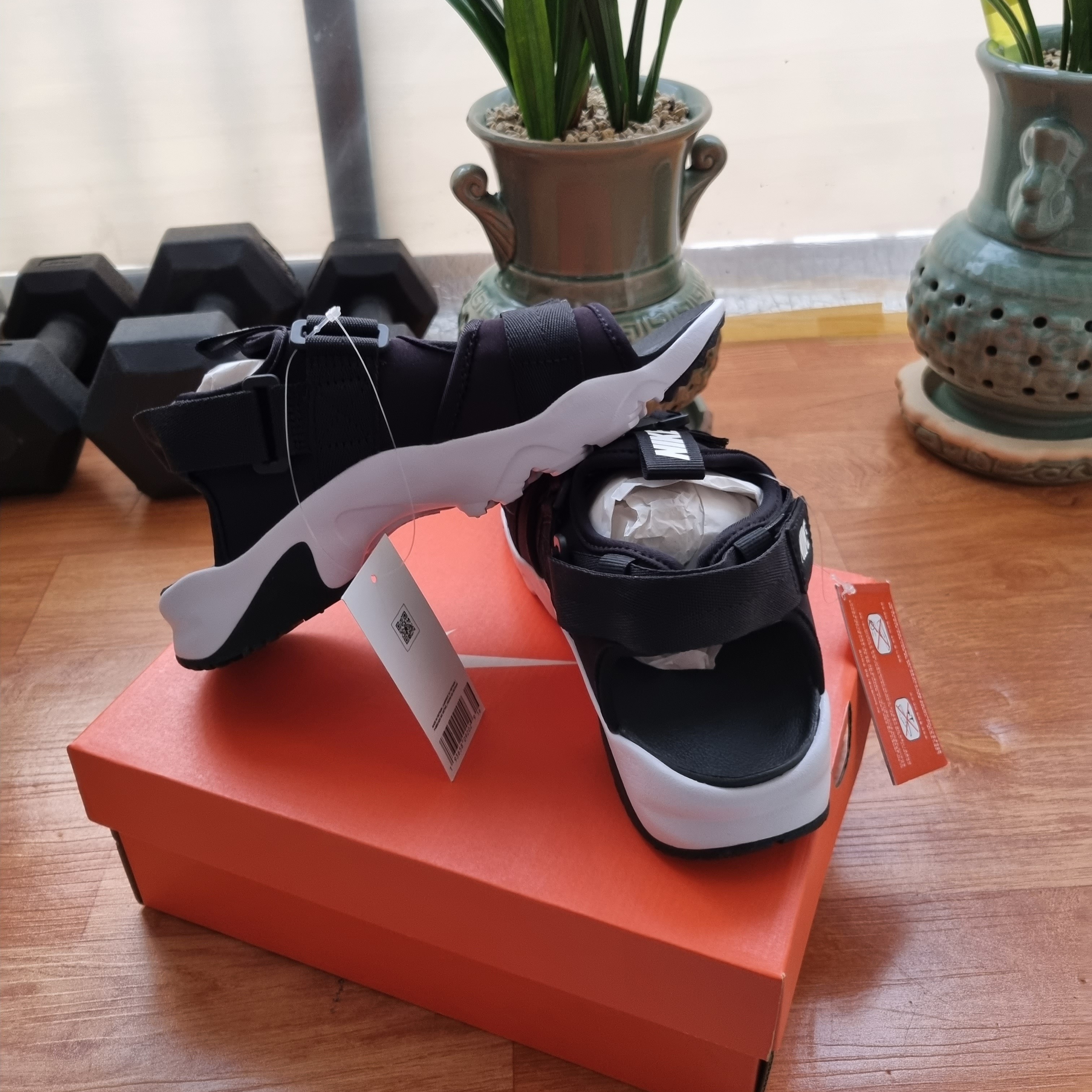 (W) Nike Canyon Sandal Black 착용 스타일 - 4