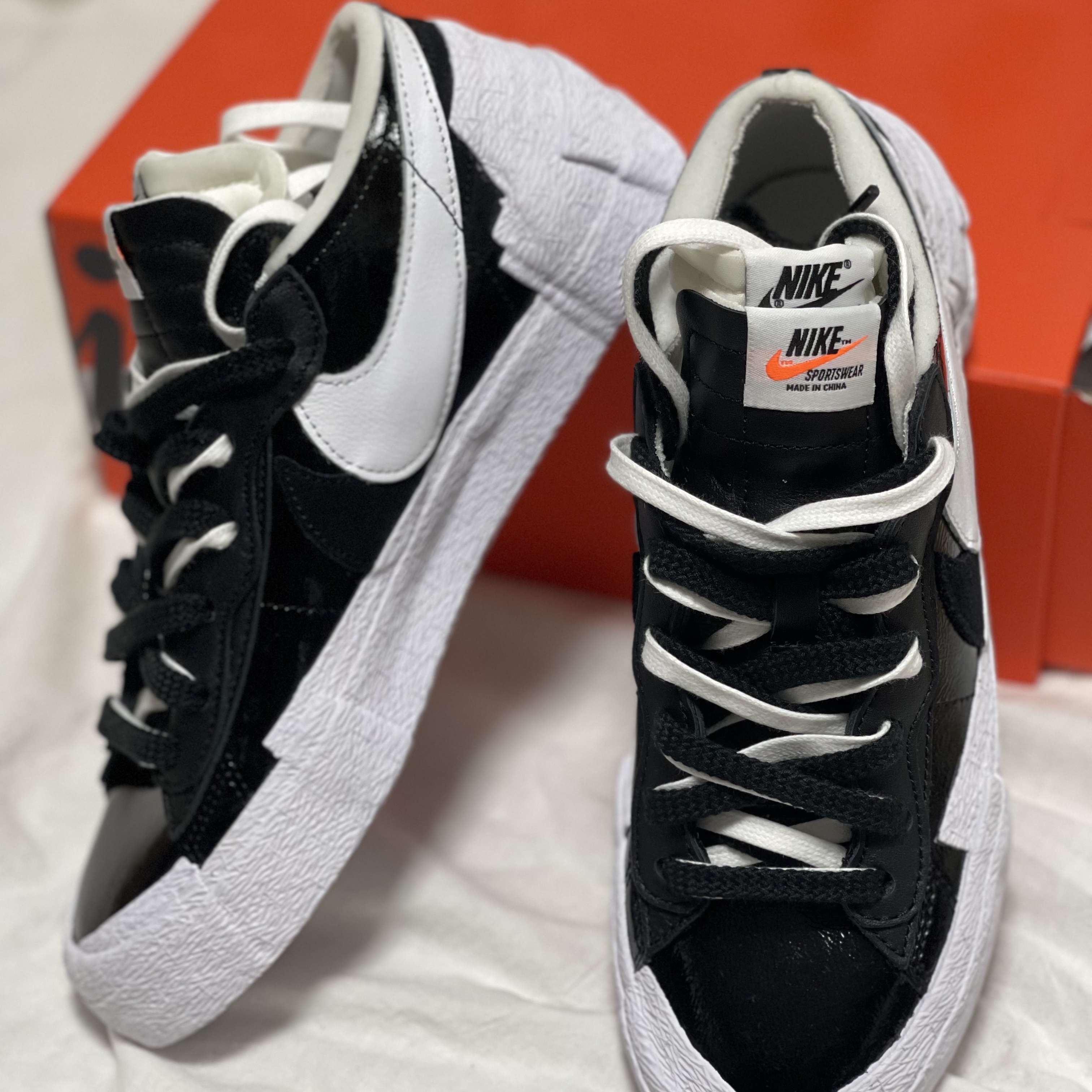Nike x Sacai Blazer Low Black Patent Leather 착용 스타일 - 1