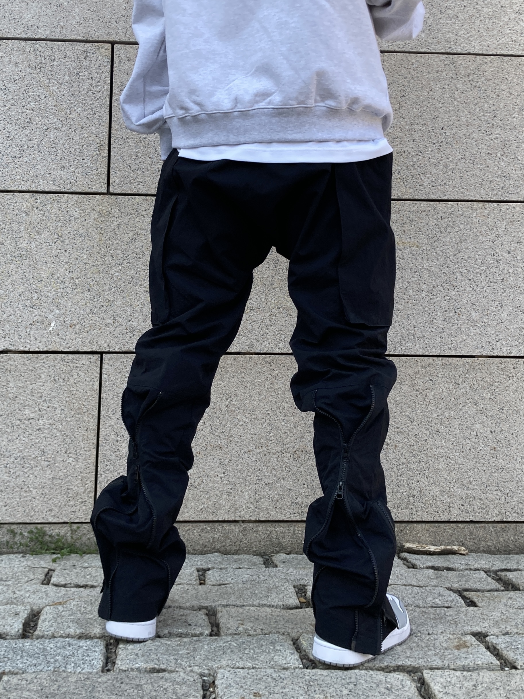 Jordan 1 Mid Light Smoke Grey Anthracite 착용 스타일 - 2