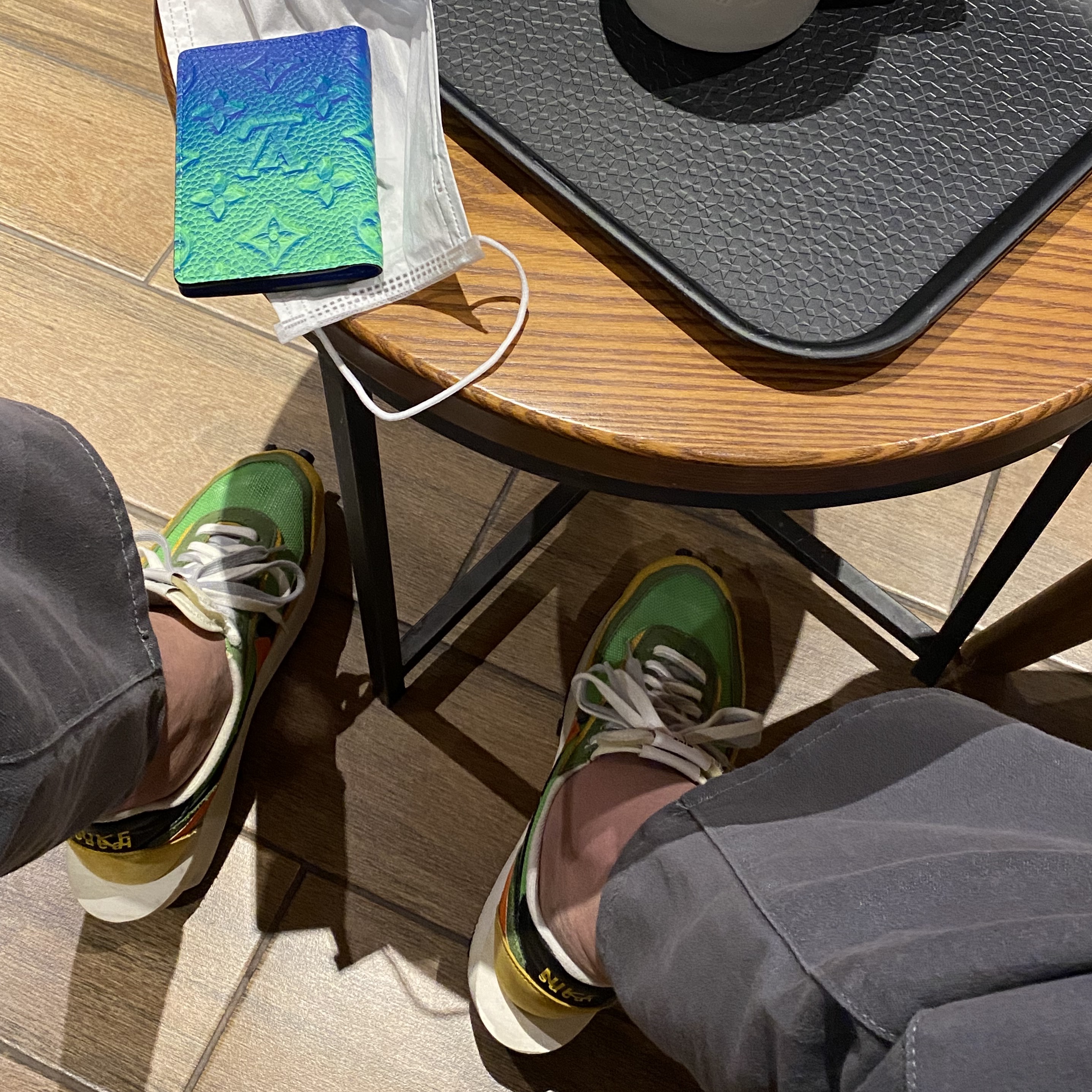Nike x Sacai LDWaffle Green Multi, Louis Vuitton Pocket Organizer Taurillon Monogram Blue Green 착용 스타일