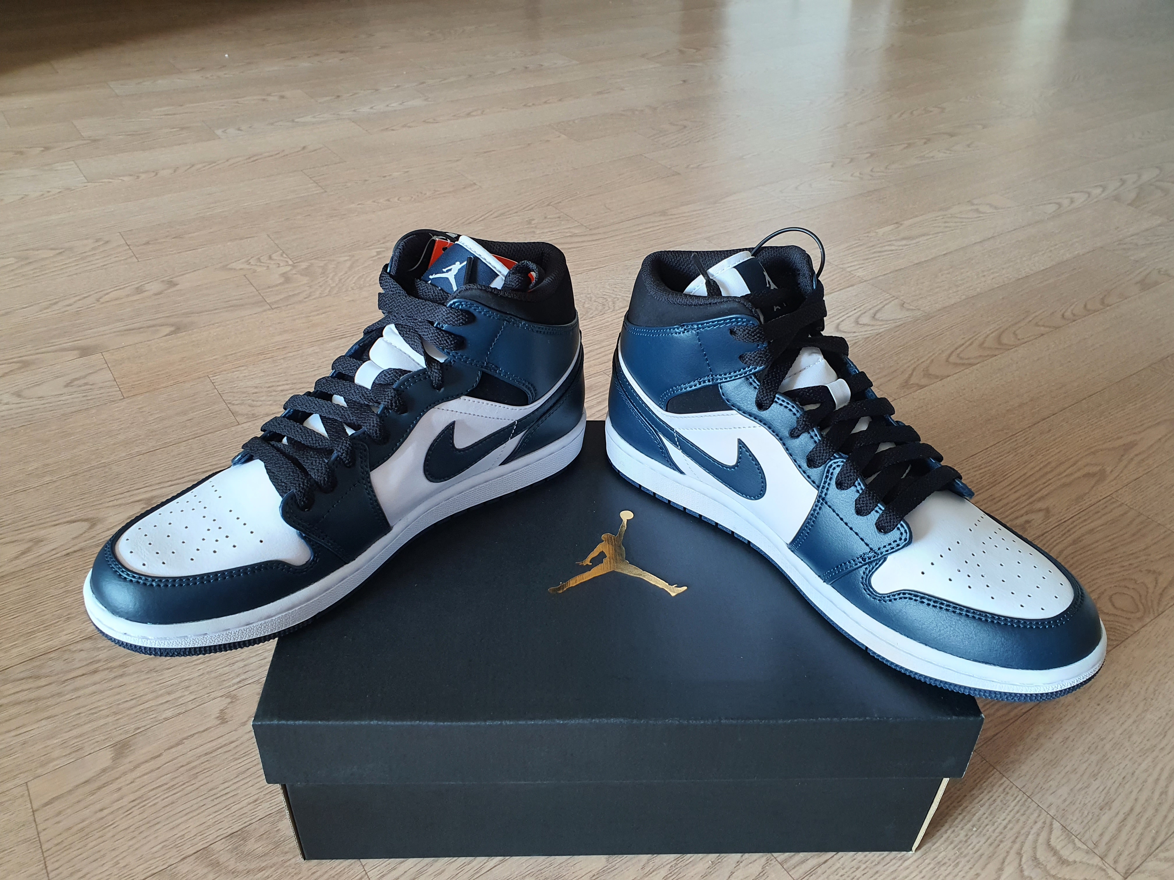 Jordan 1 Mid Dark Teal 착용 스타일 - 2
